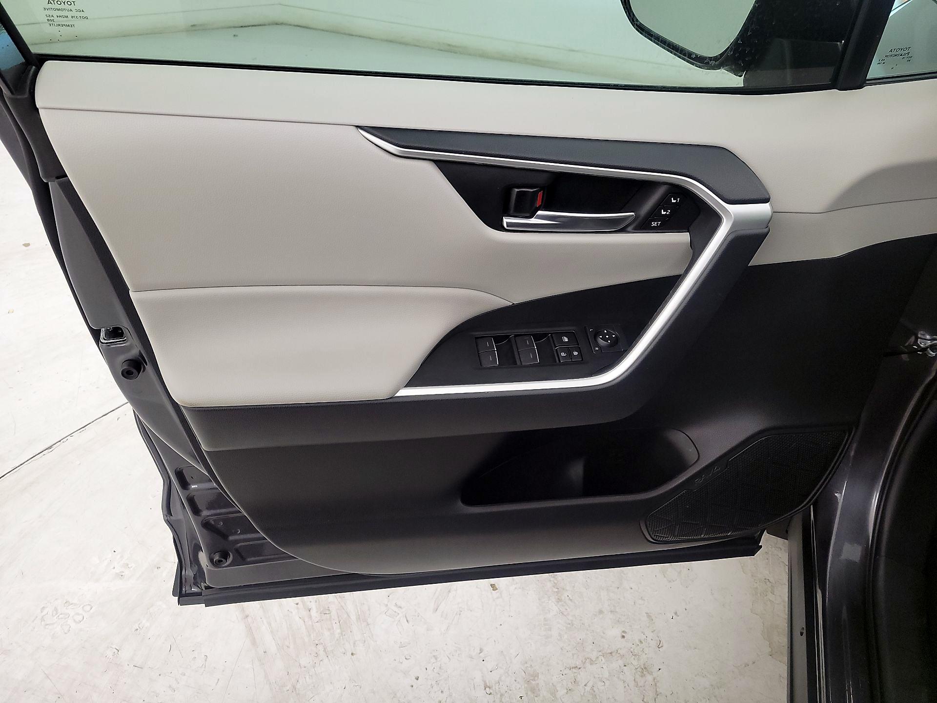 Thumbnail: 2024 Toyota RAV4 - 12