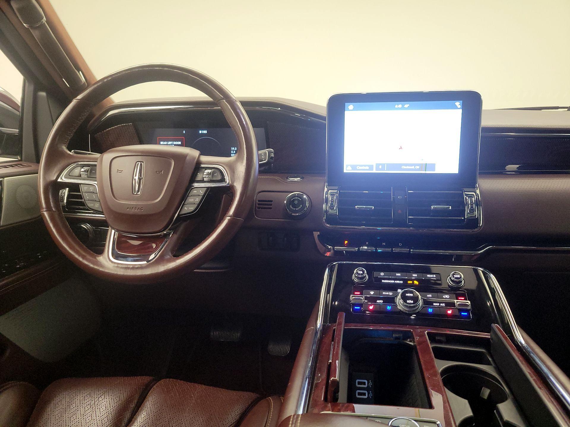 Thumbnail: 2019 Lincoln Navigator L - 10