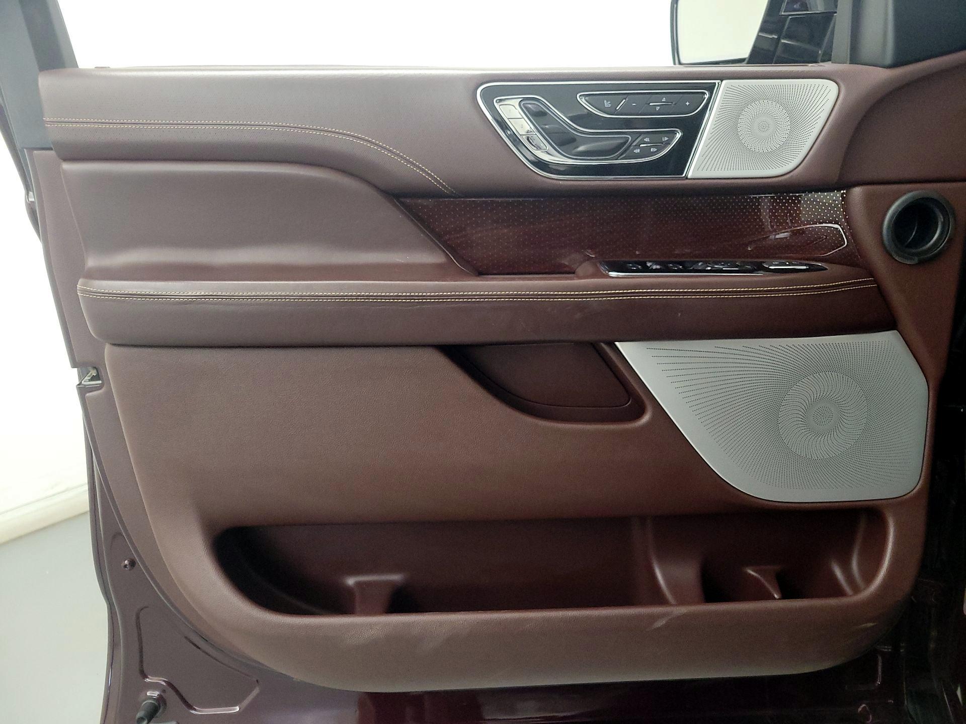 Thumbnail: 2019 Lincoln Navigator L - 12