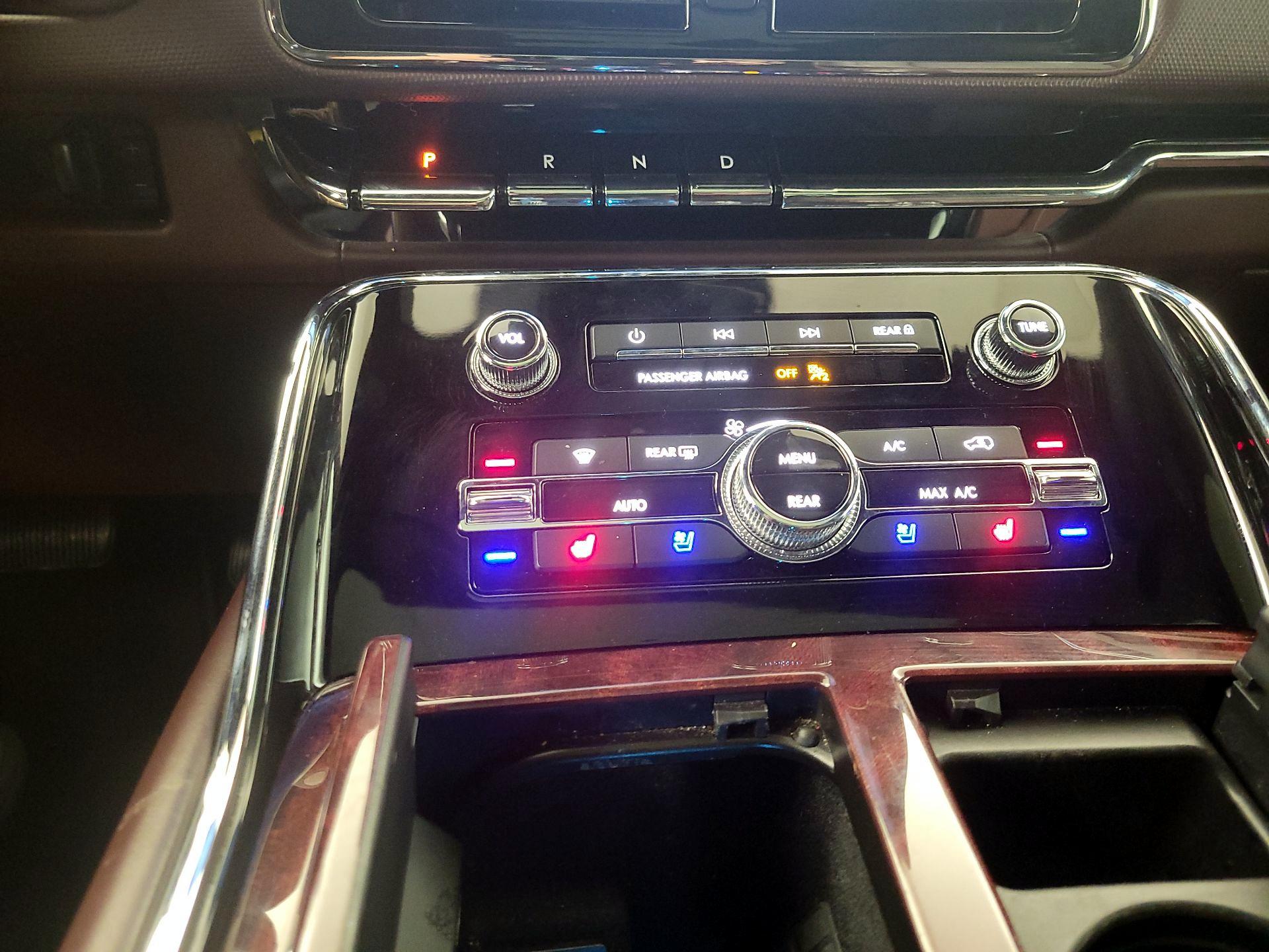 Thumbnail: 2019 Lincoln Navigator L - 17