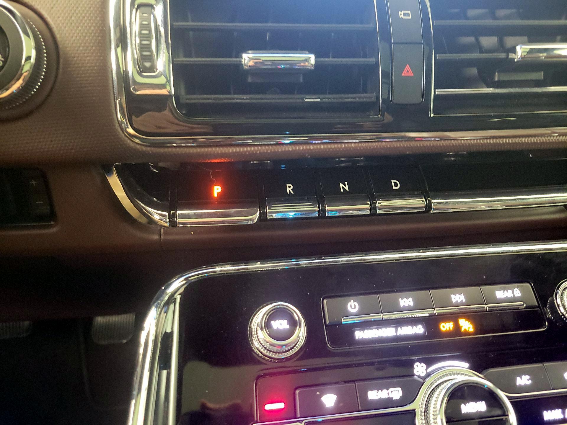 Thumbnail: 2019 Lincoln Navigator L - 18