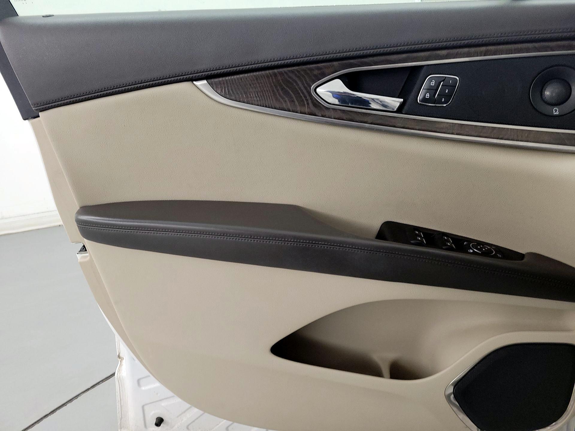 Thumbnail: 2019 Lincoln Nautilus - 12