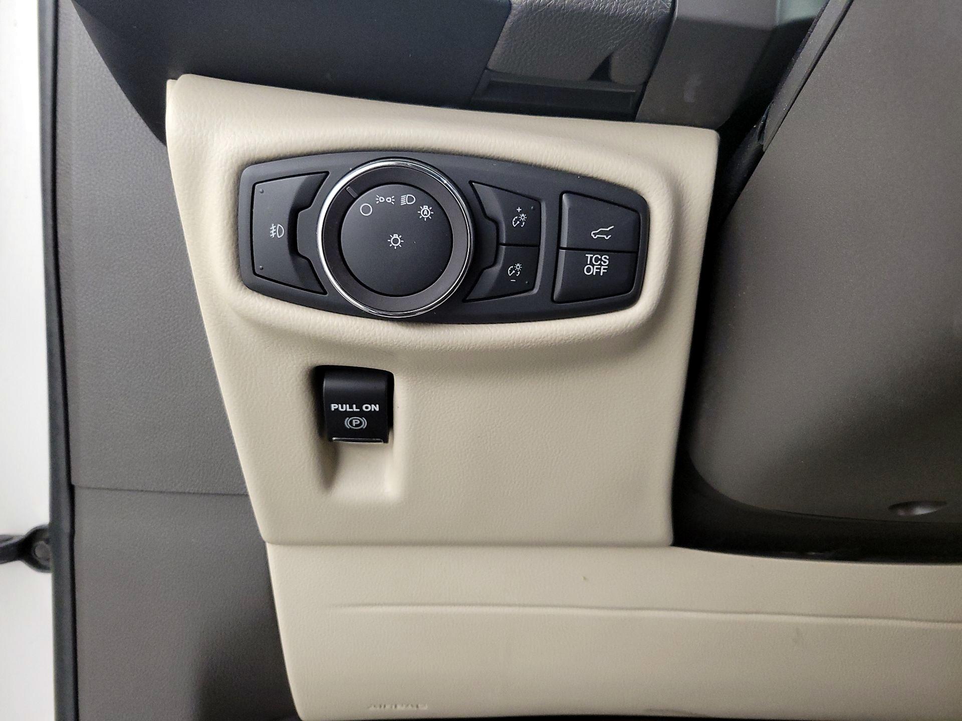 Thumbnail: 2019 Lincoln Nautilus - 13