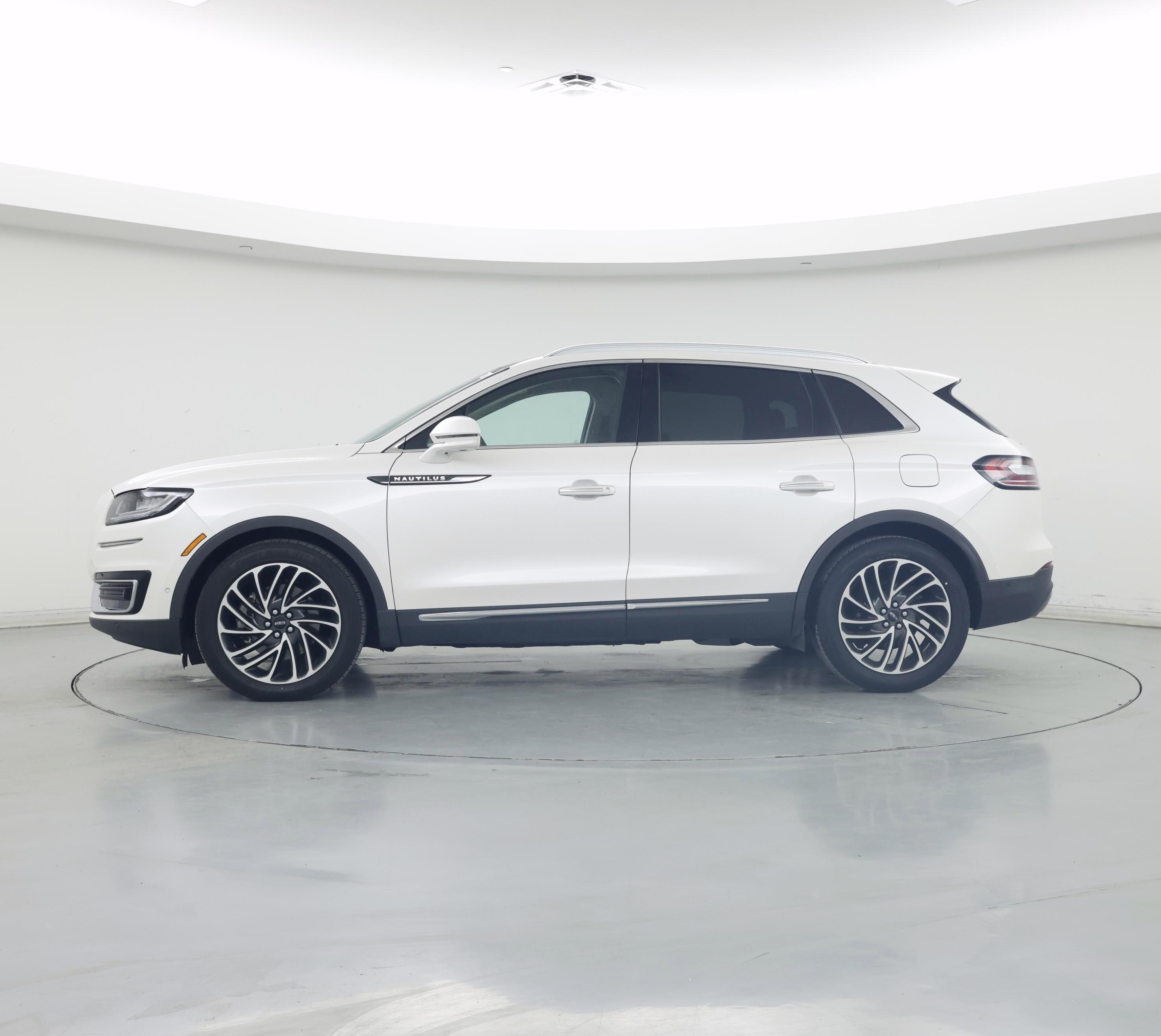 Thumbnail: 2019 Lincoln Nautilus - 3