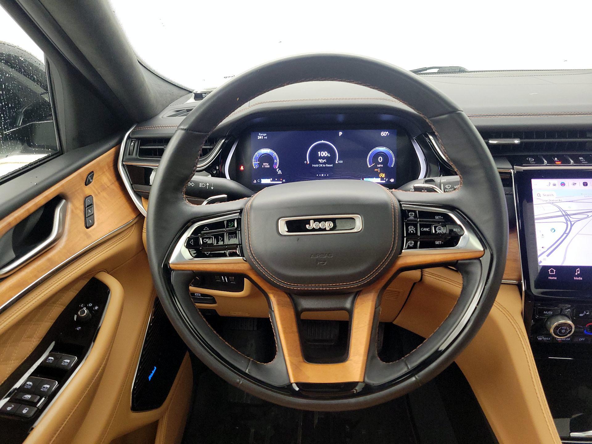 Thumbnail: 2022 Jeep Grand Cherokee - 10