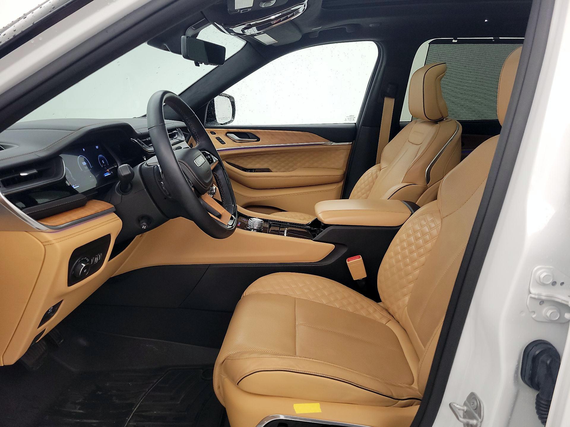 Thumbnail: 2022 Jeep Grand Cherokee - 11
