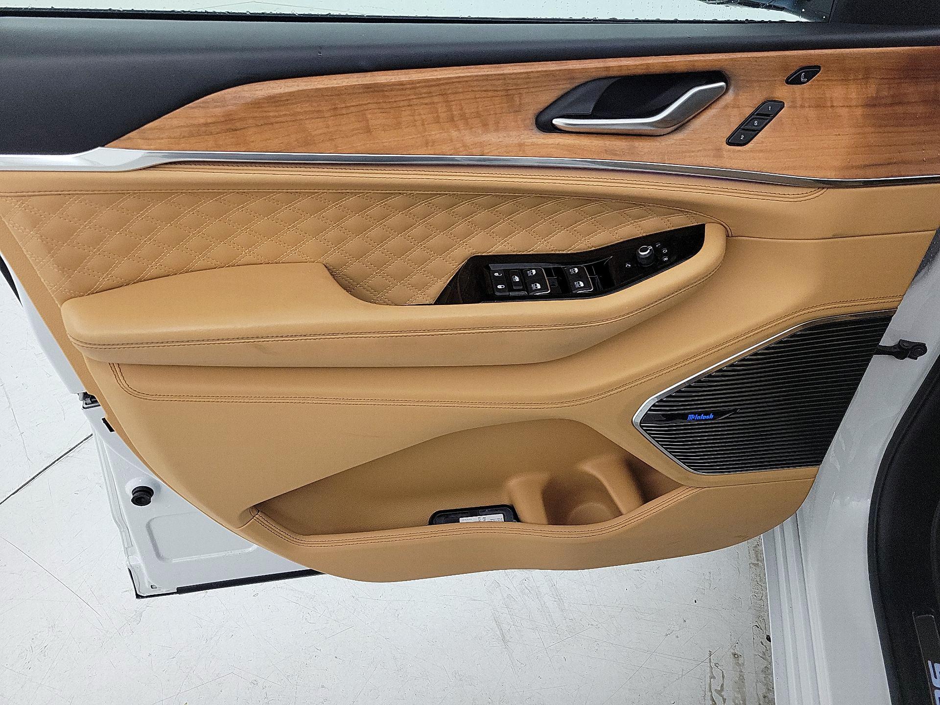 Thumbnail: 2022 Jeep Grand Cherokee - 12
