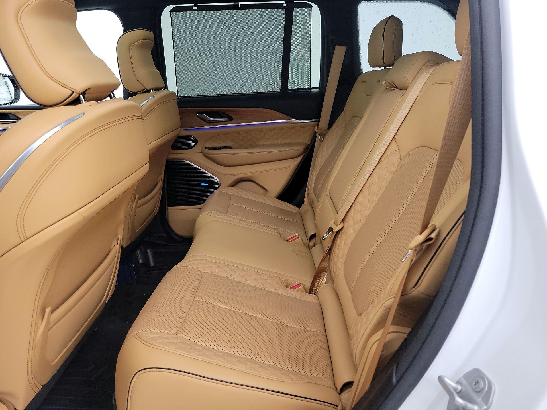 Thumbnail: 2022 Jeep Grand Cherokee - 20