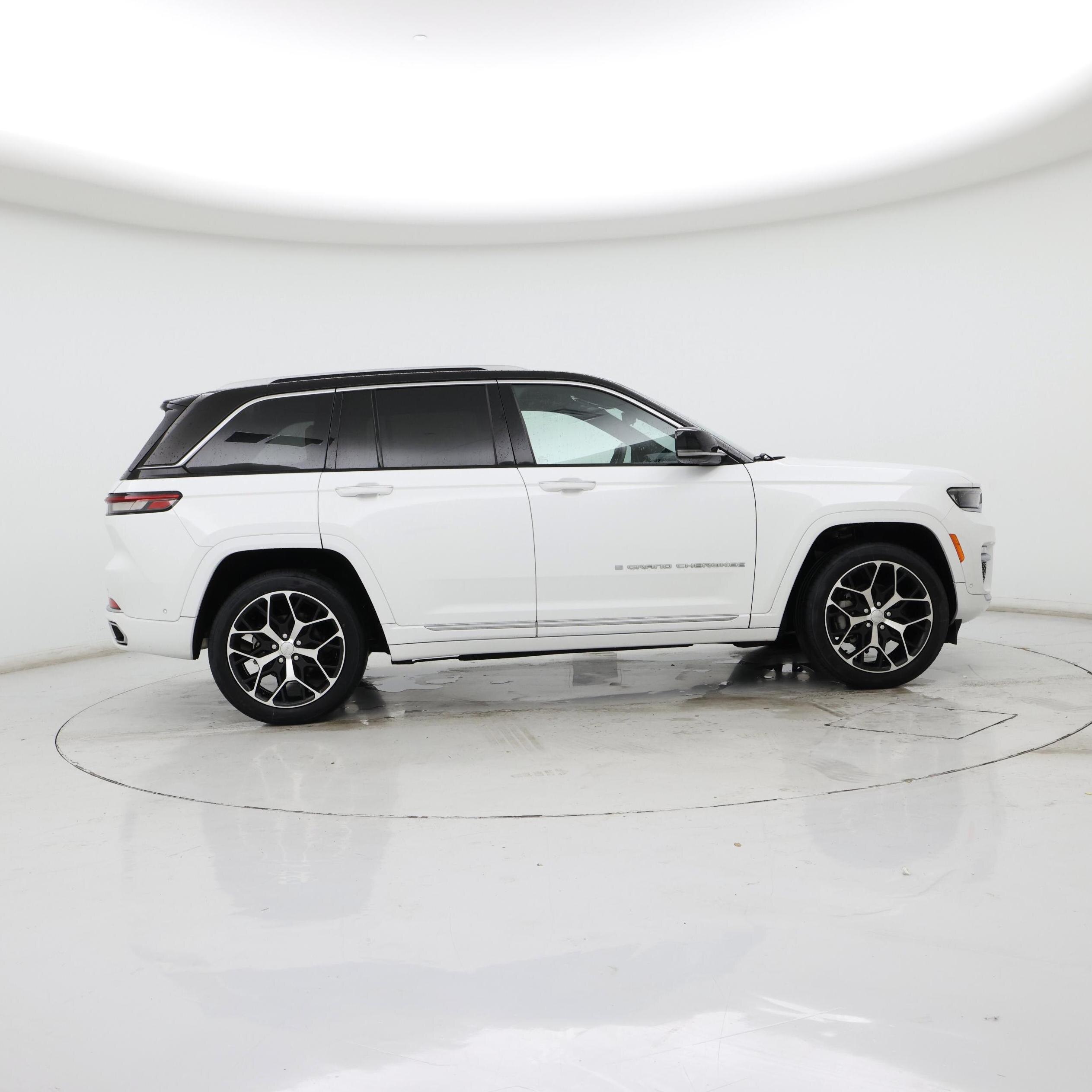 Thumbnail: 2022 Jeep Grand Cherokee - 7