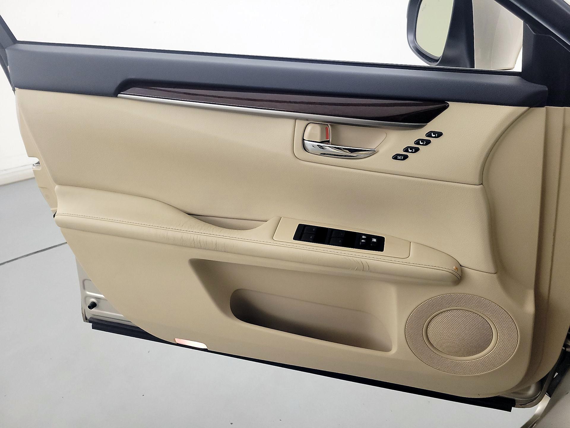 Thumbnail: 2015 Lexus ES - 12