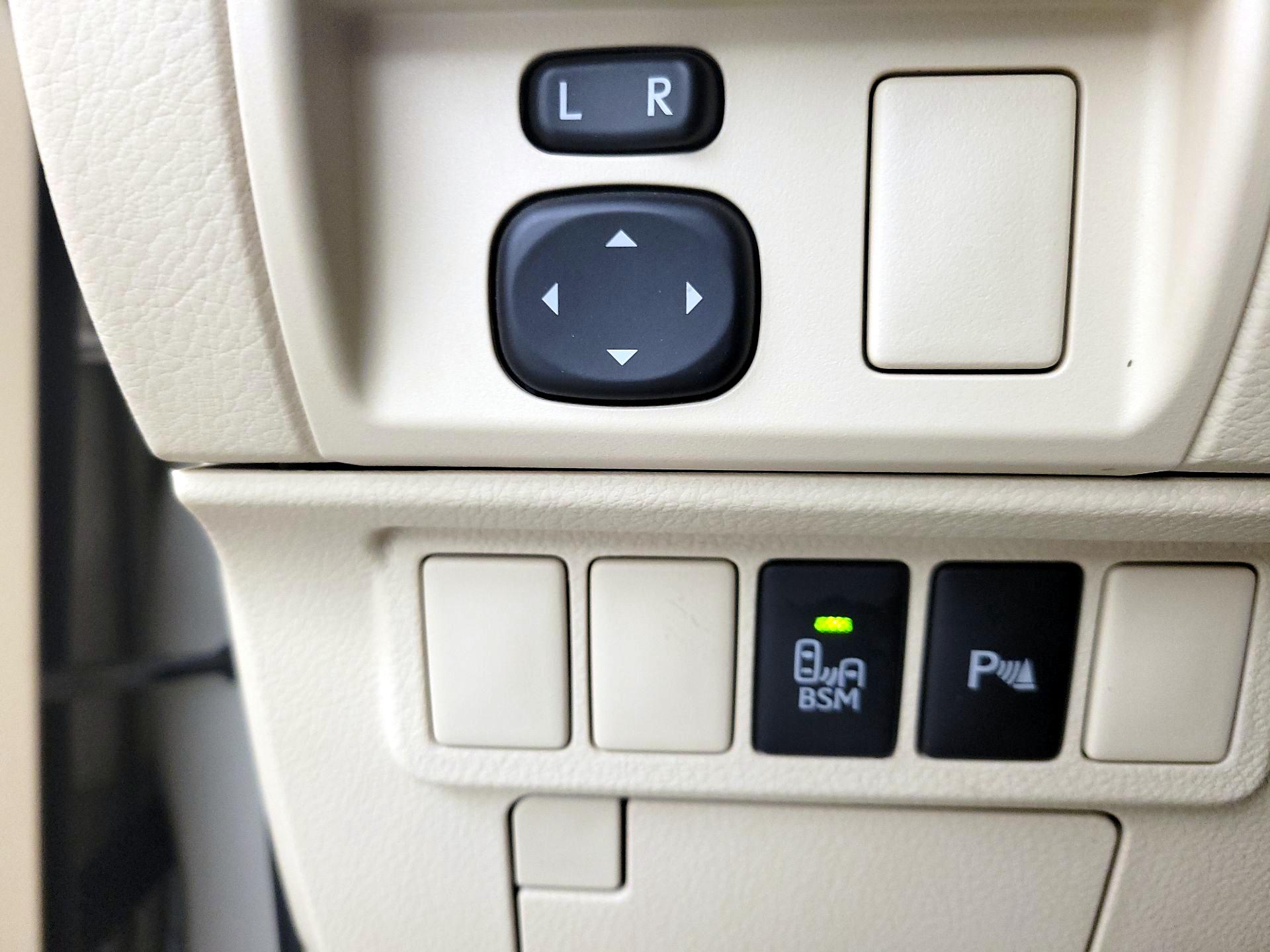 Thumbnail: 2015 Lexus ES - 13