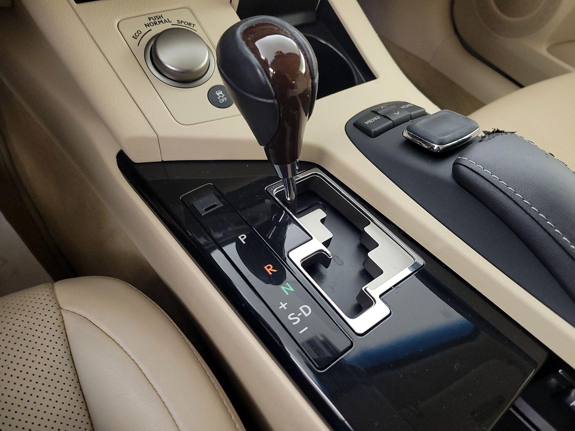 Thumbnail: 2015 Lexus ES - 18