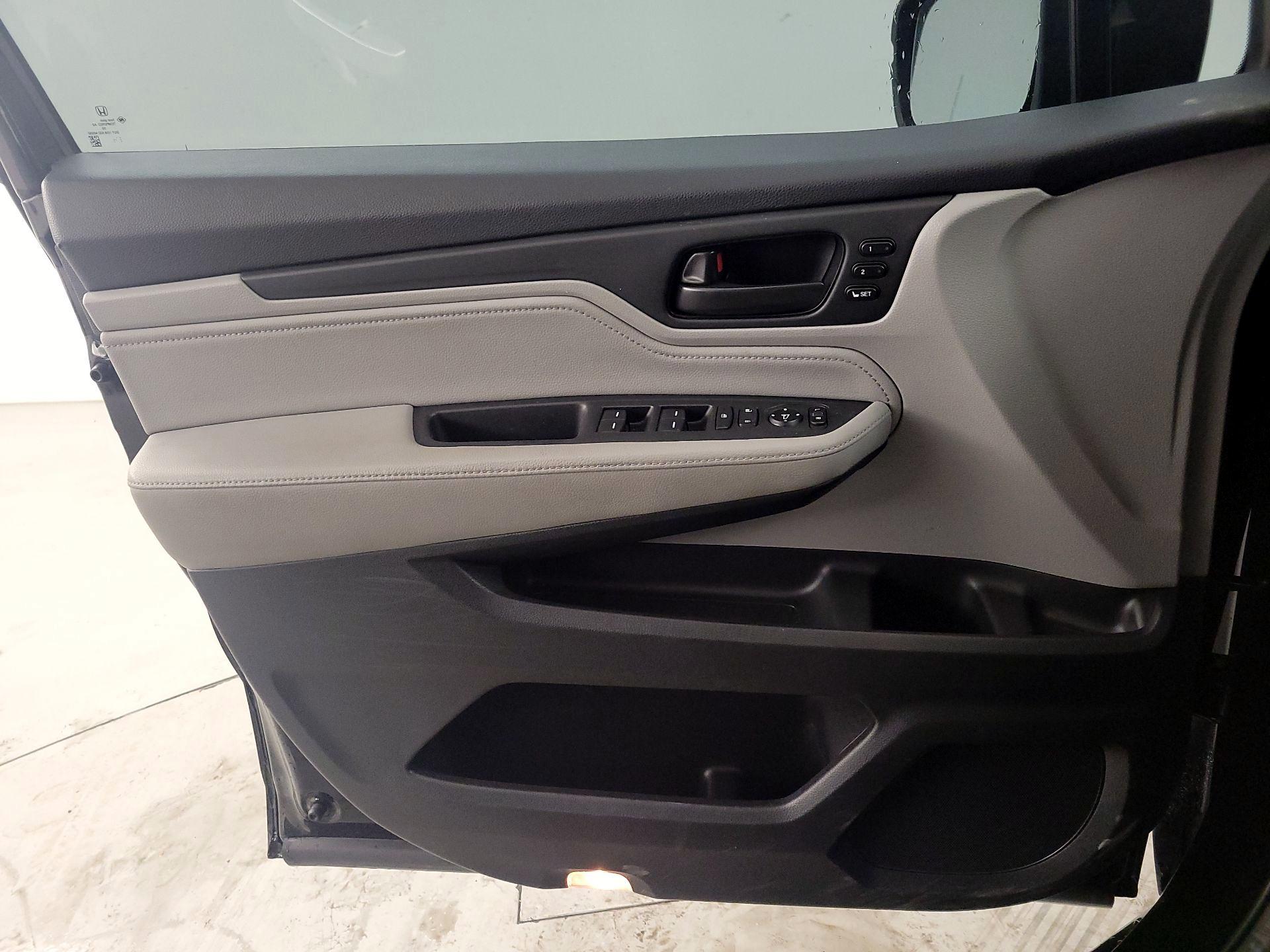 Thumbnail: 2018 Honda Odyssey - 12