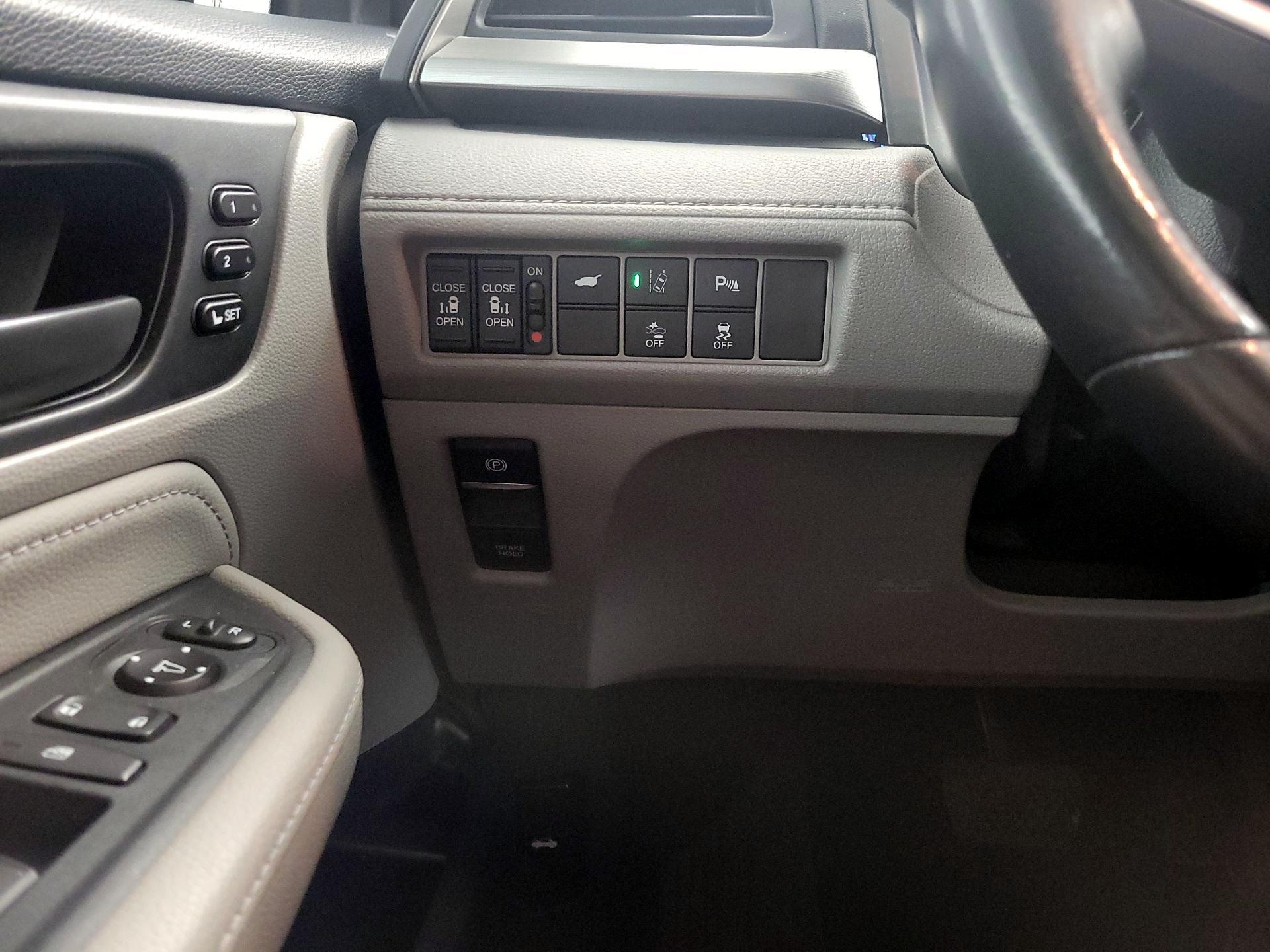 Thumbnail: 2018 Honda Odyssey - 13