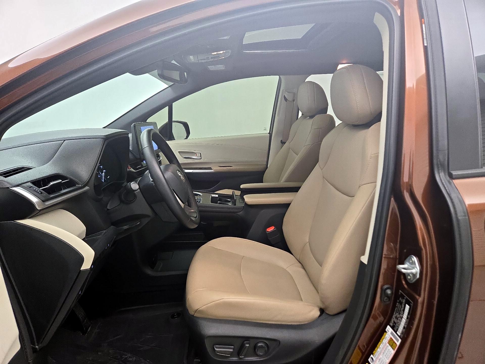 Thumbnail: 2021 Toyota Sienna - 11