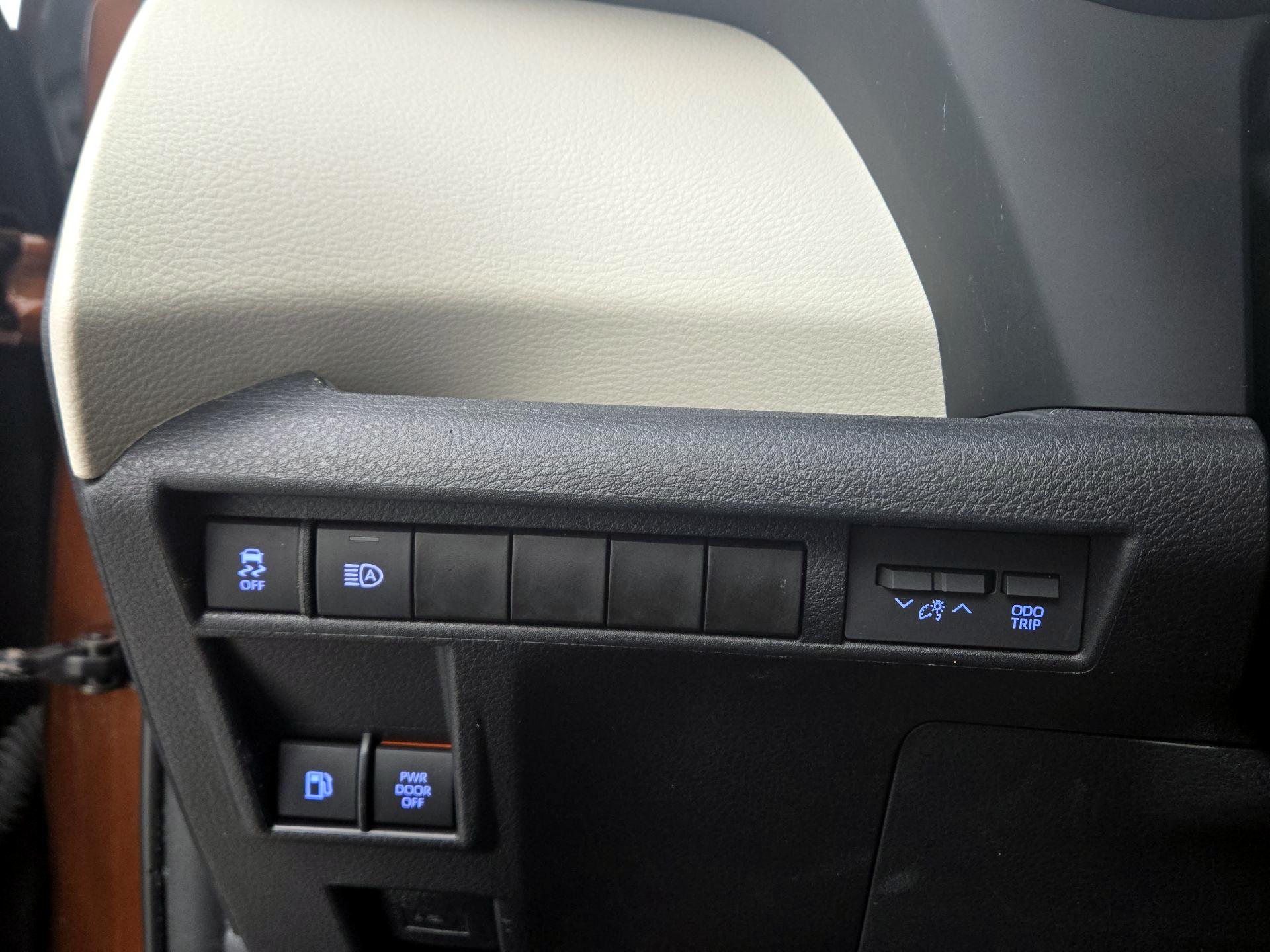 Thumbnail: 2021 Toyota Sienna - 13