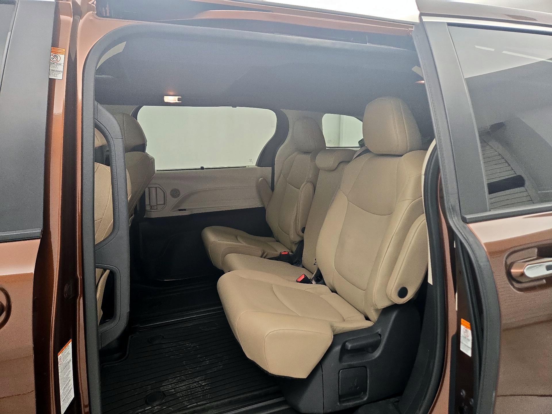 Thumbnail: 2021 Toyota Sienna - 20