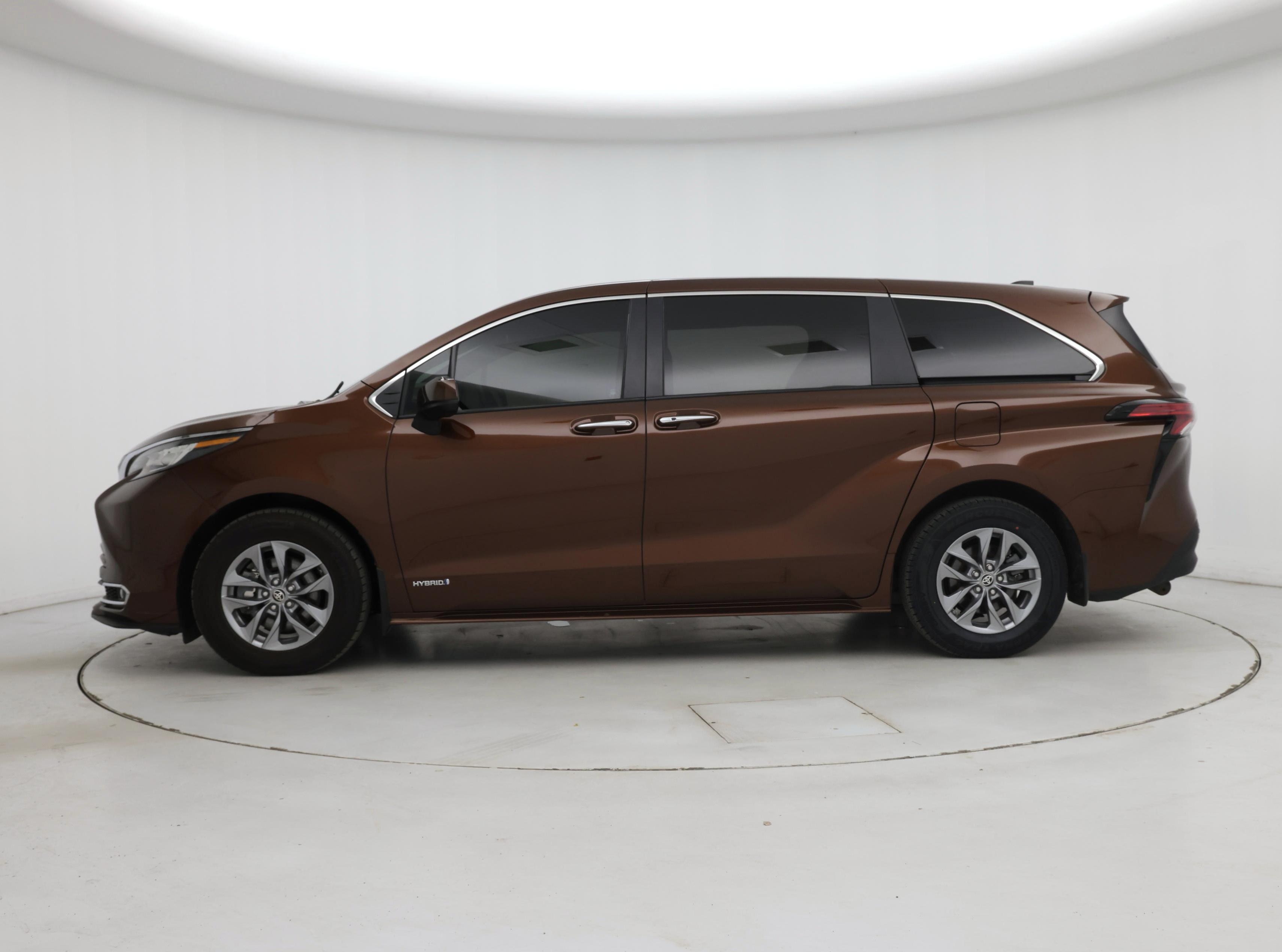 Thumbnail: 2021 Toyota Sienna - 3