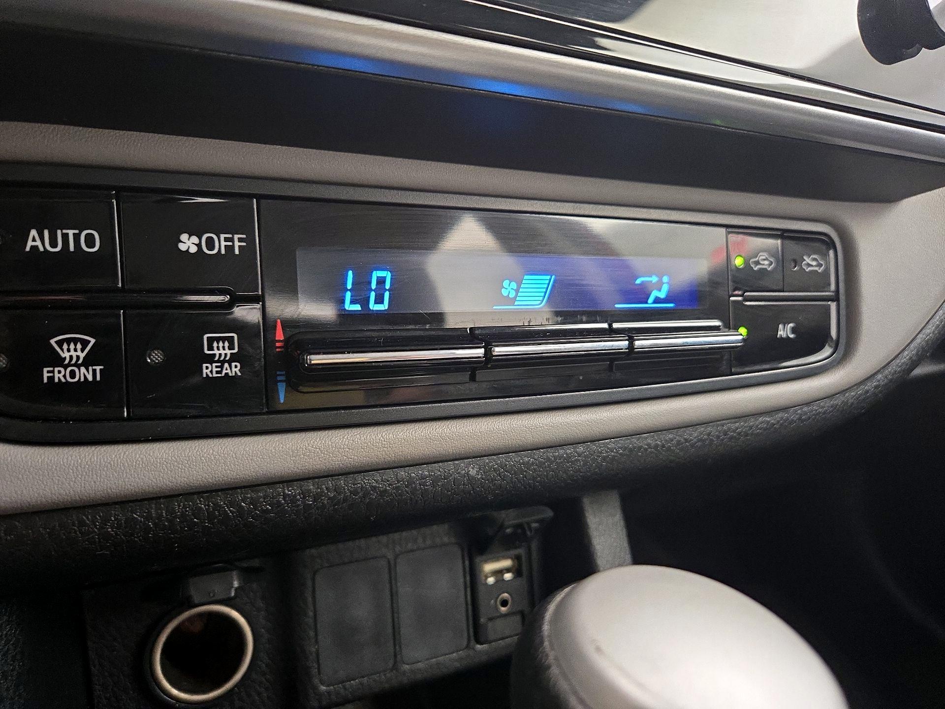 Thumbnail: 2017 Toyota Corolla - 16