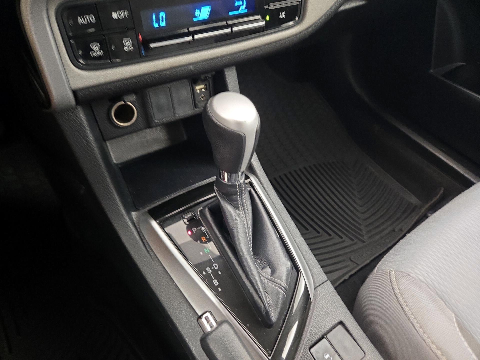 Thumbnail: 2017 Toyota Corolla - 17