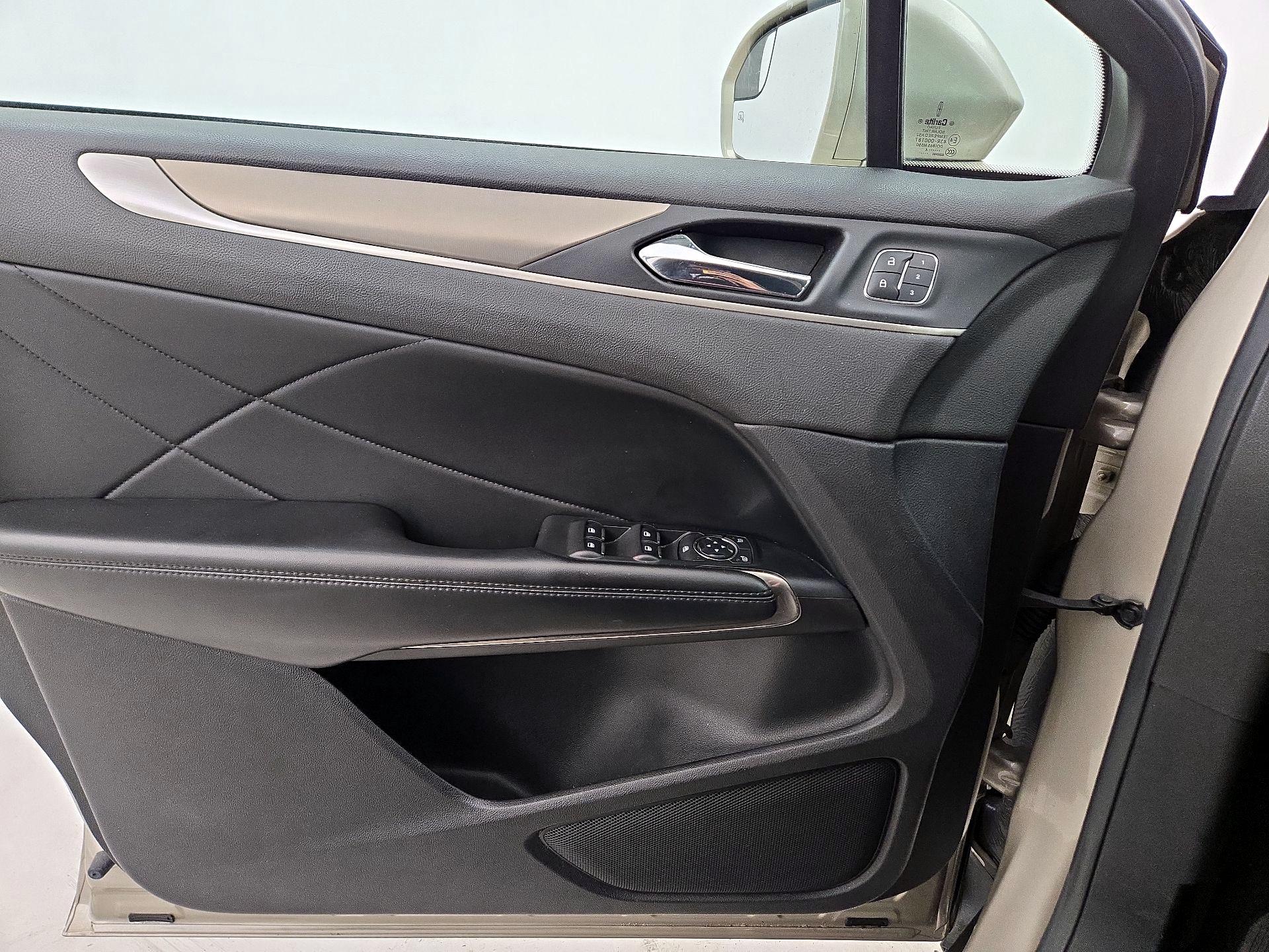 Thumbnail: 2015 Lincoln MKC - 12