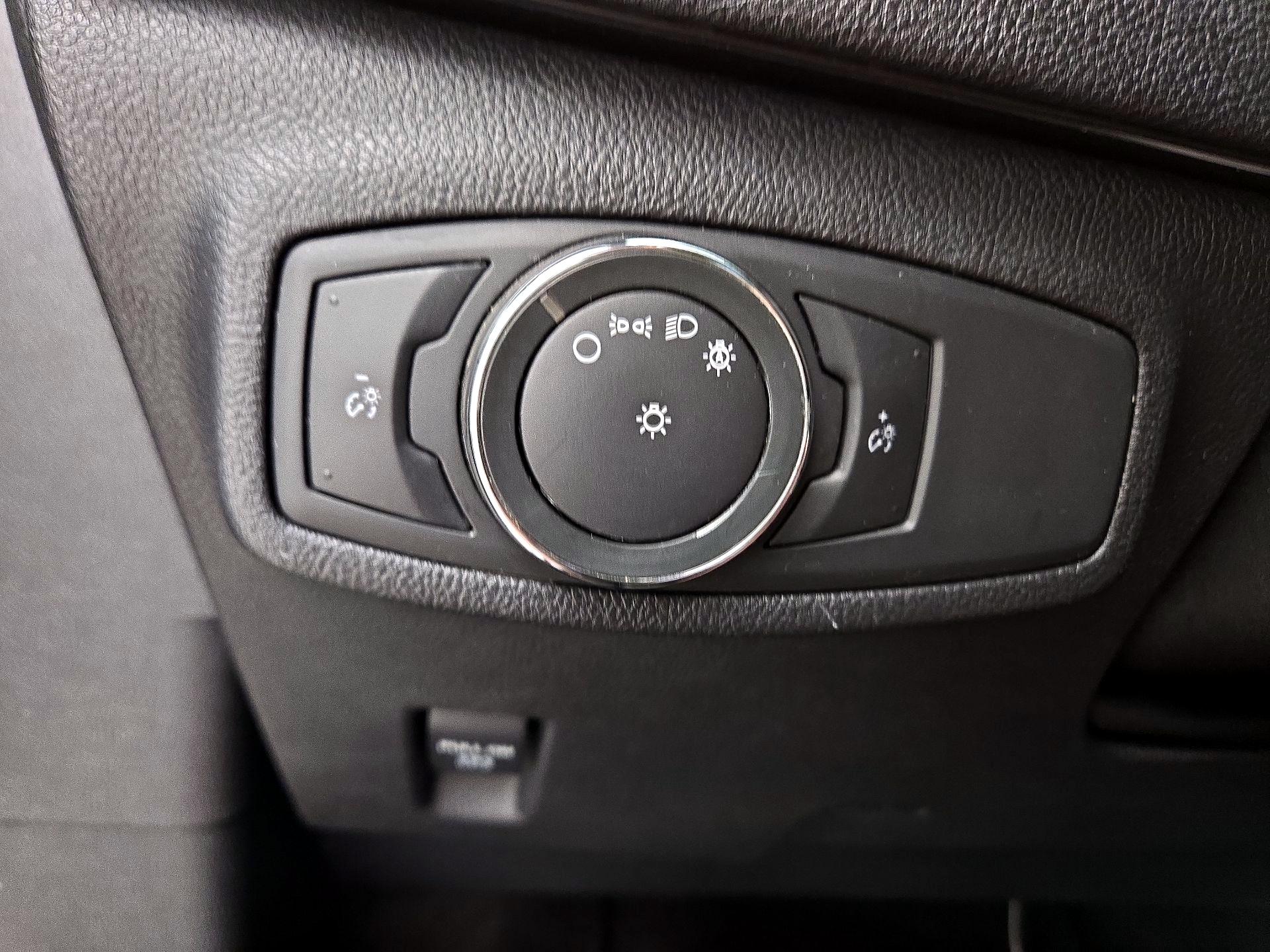 Thumbnail: 2015 Lincoln MKC - 13