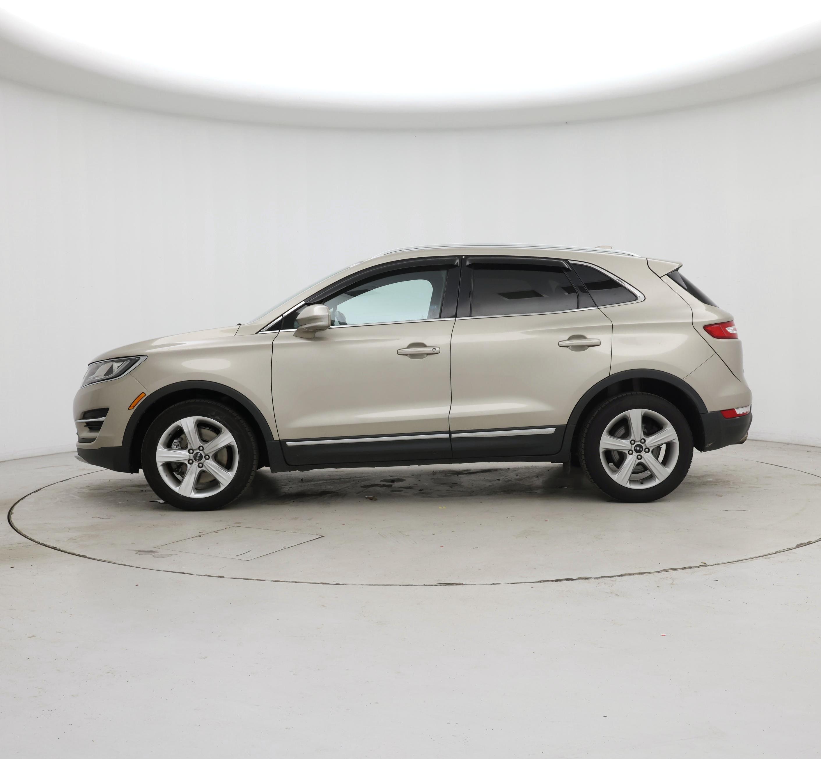 Thumbnail: 2015 Lincoln MKC - 3