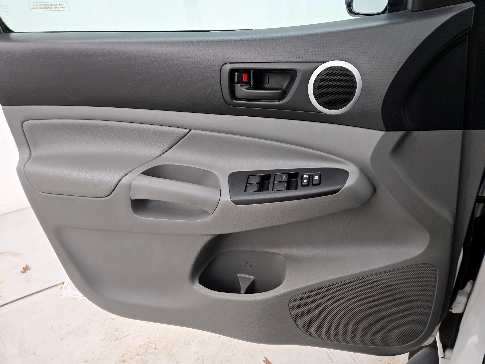 Thumbnail: 2015 Toyota Tacoma - 12