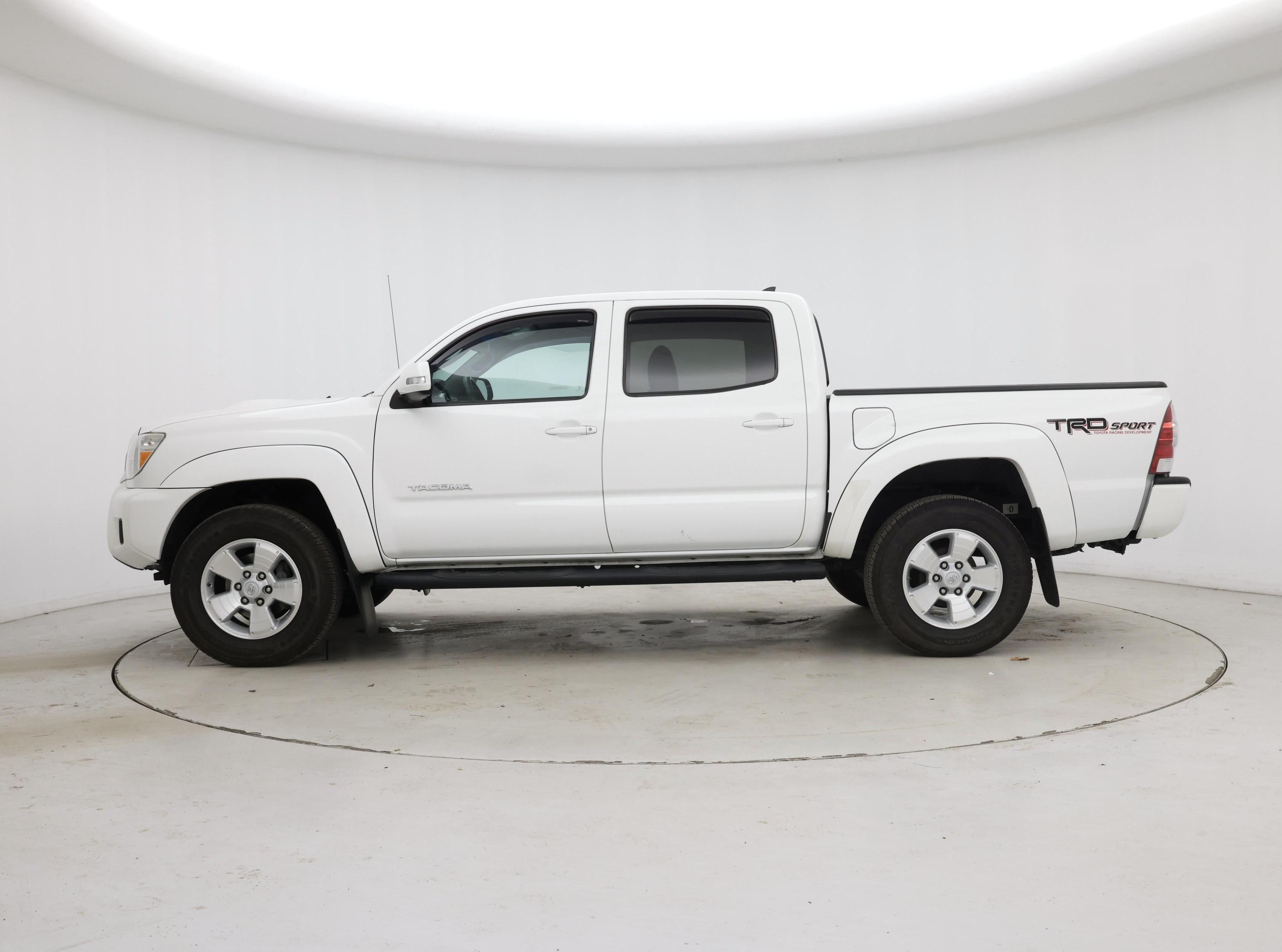 Thumbnail: 2015 Toyota Tacoma - 3