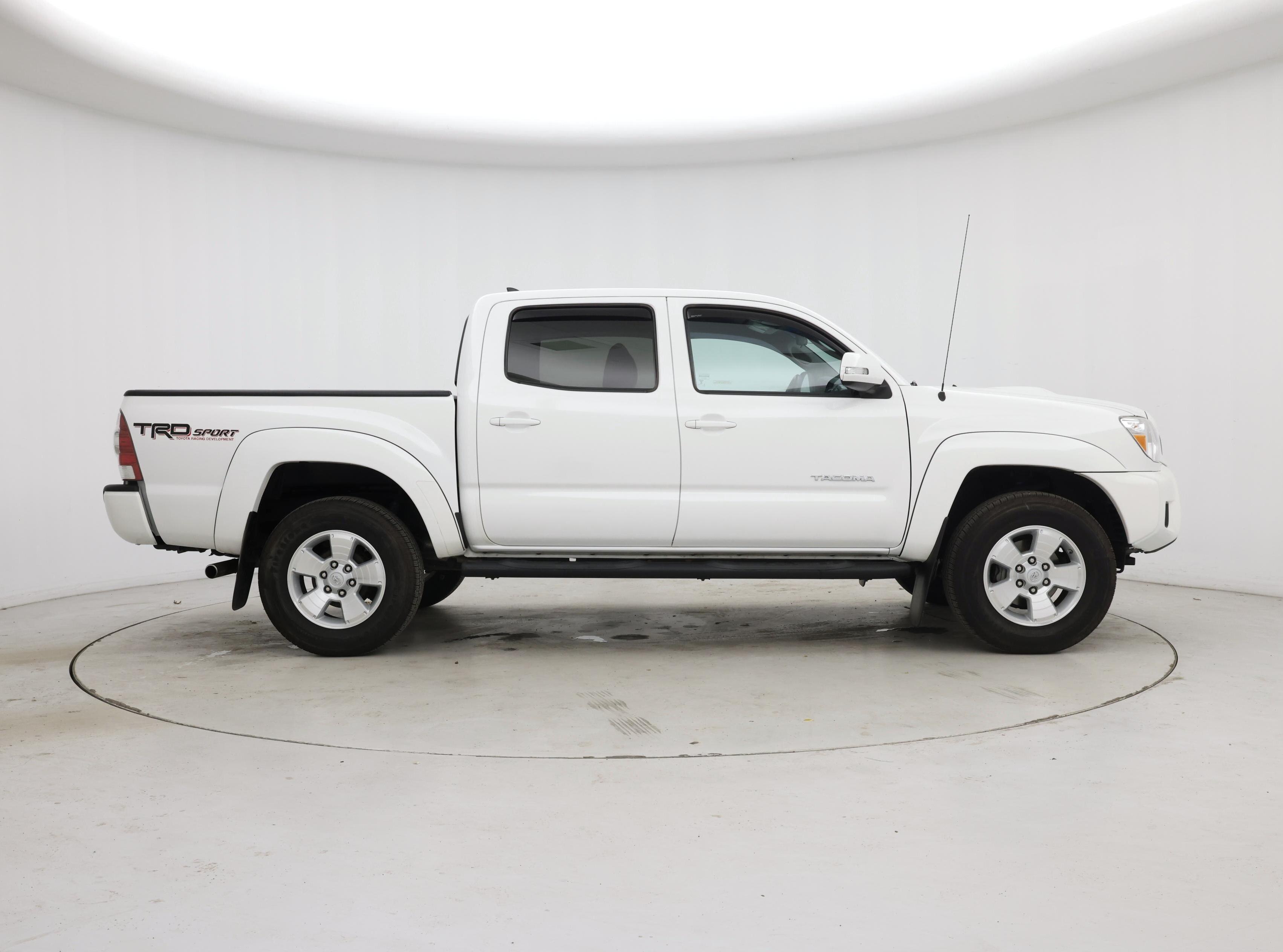 Thumbnail: 2015 Toyota Tacoma - 7