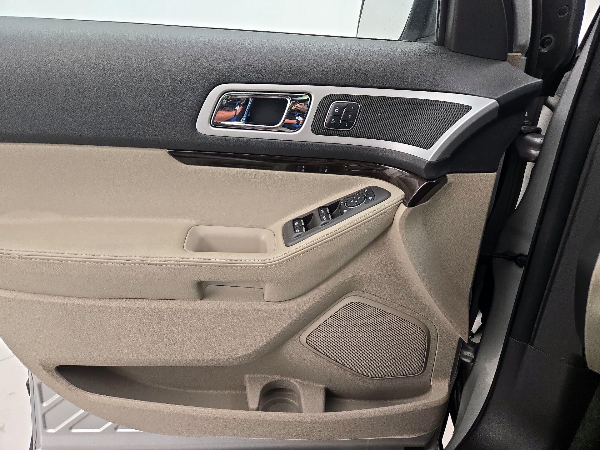 Thumbnail: 2015 Ford Explorer - 12