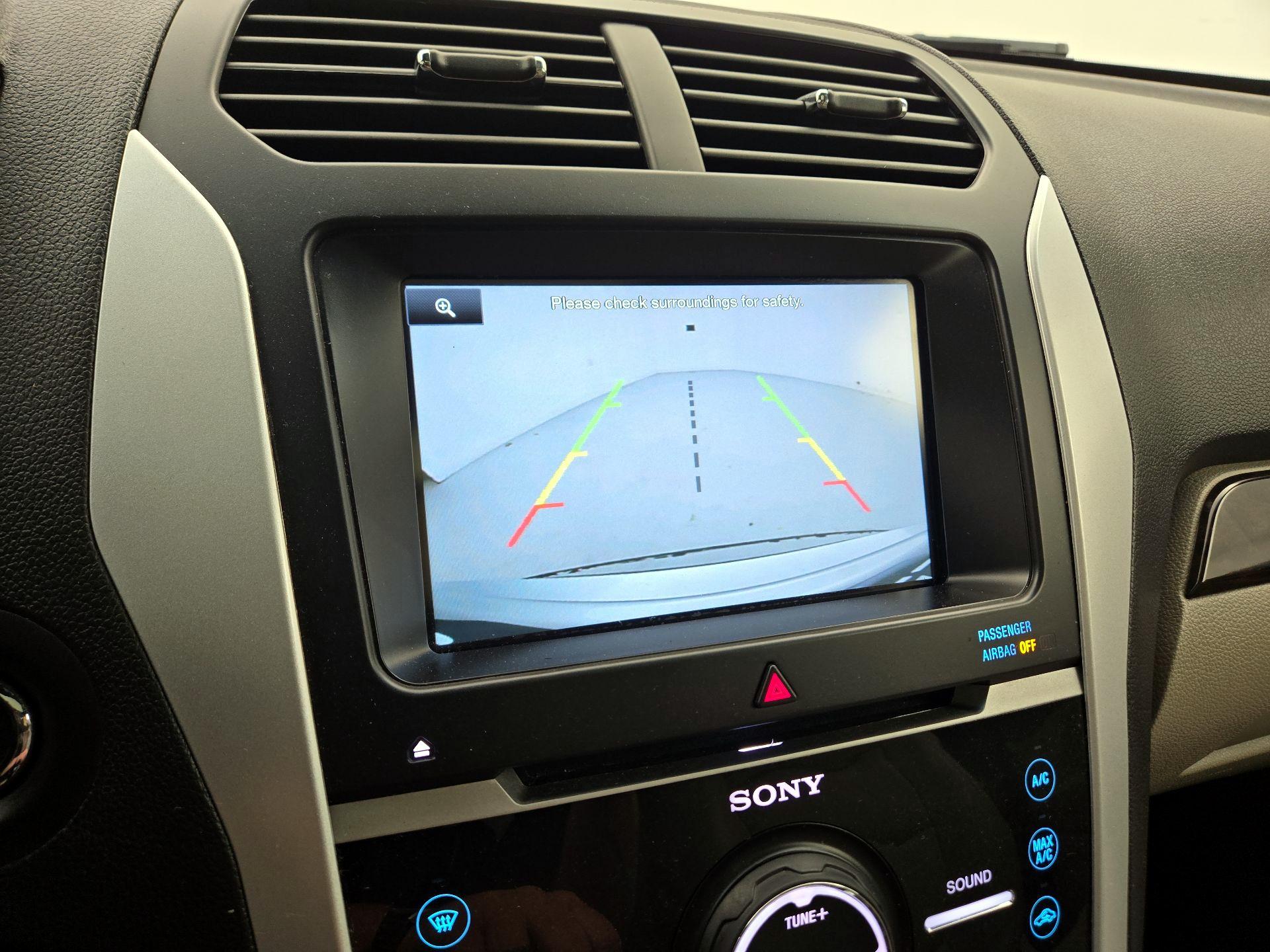 Thumbnail: 2015 Ford Explorer - 15