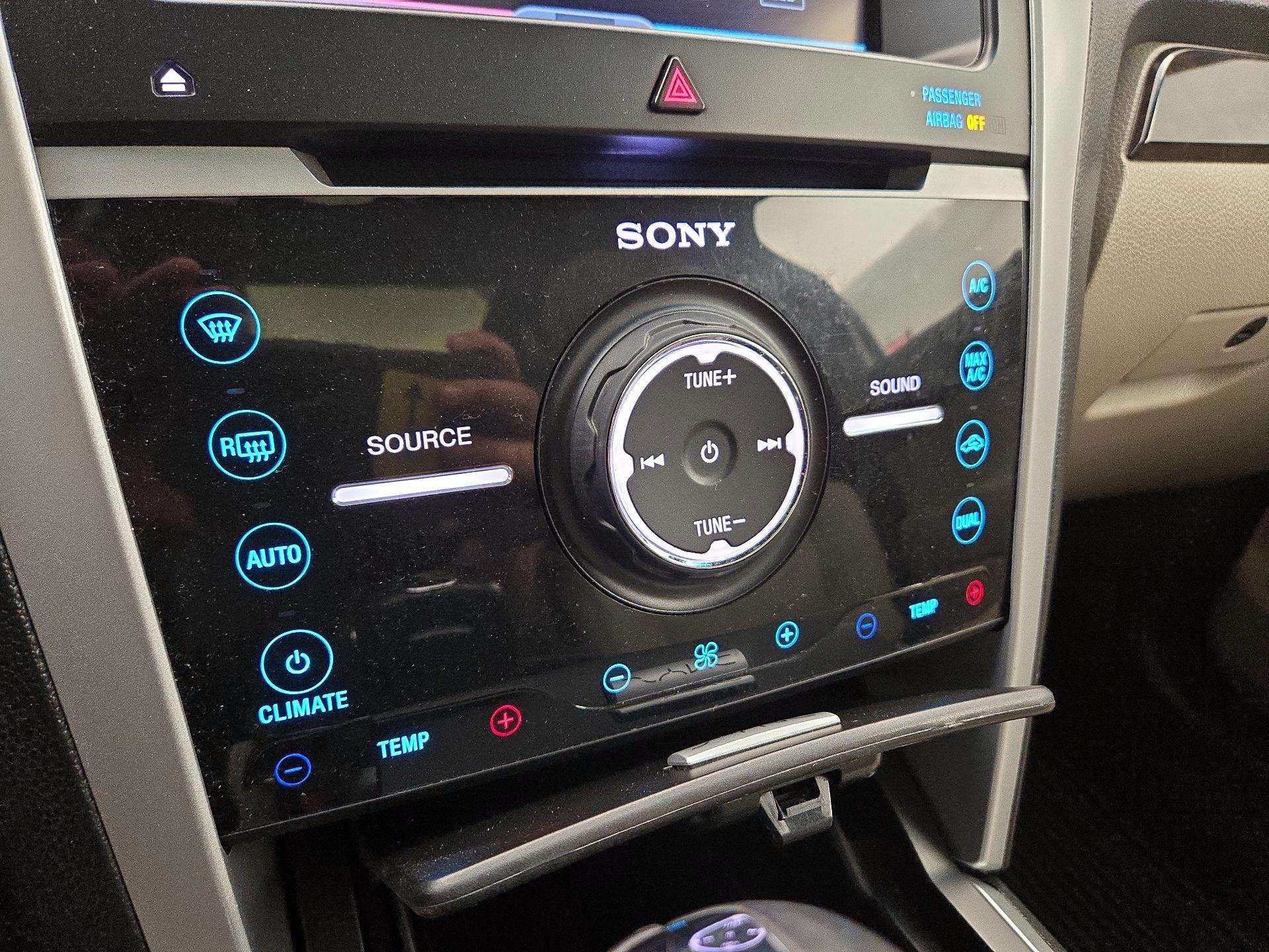 Thumbnail: 2015 Ford Explorer - 17