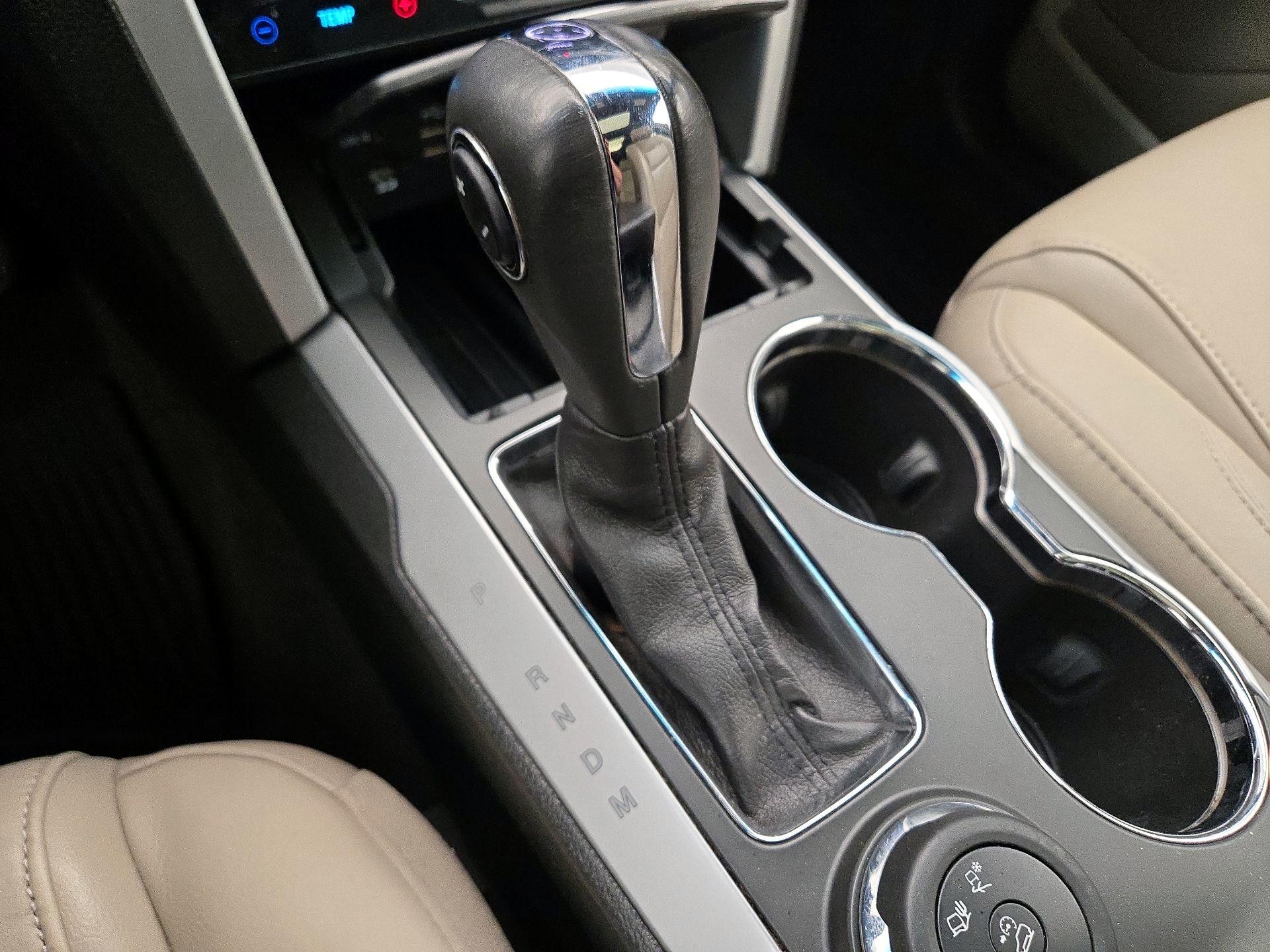 Thumbnail: 2015 Ford Explorer - 18