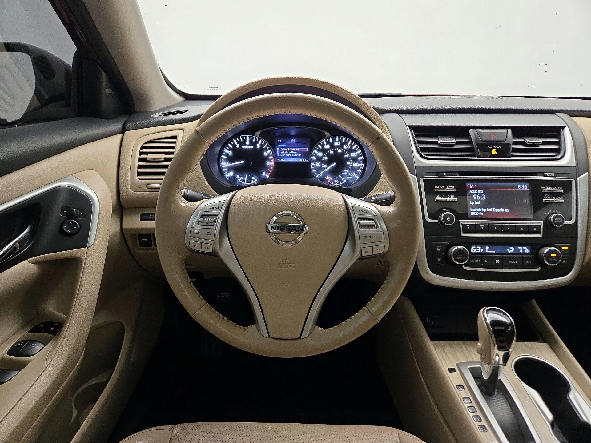 Thumbnail: 2017 Nissan Altima - 10