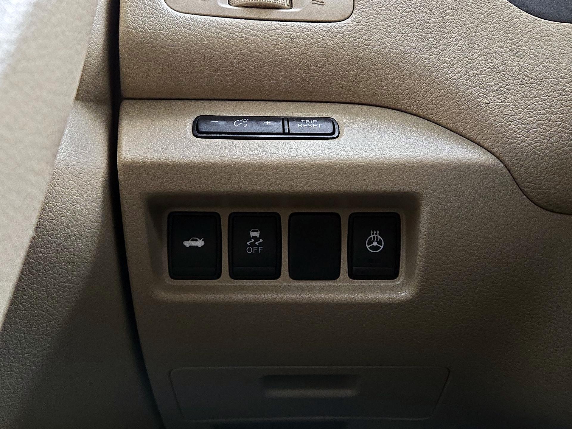 Thumbnail: 2017 Nissan Altima - 13