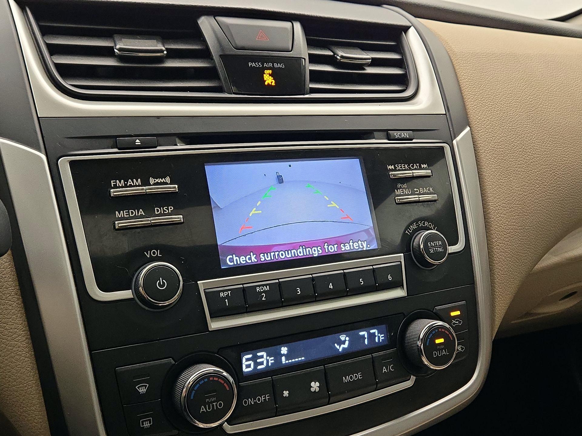 Thumbnail: 2017 Nissan Altima - 14