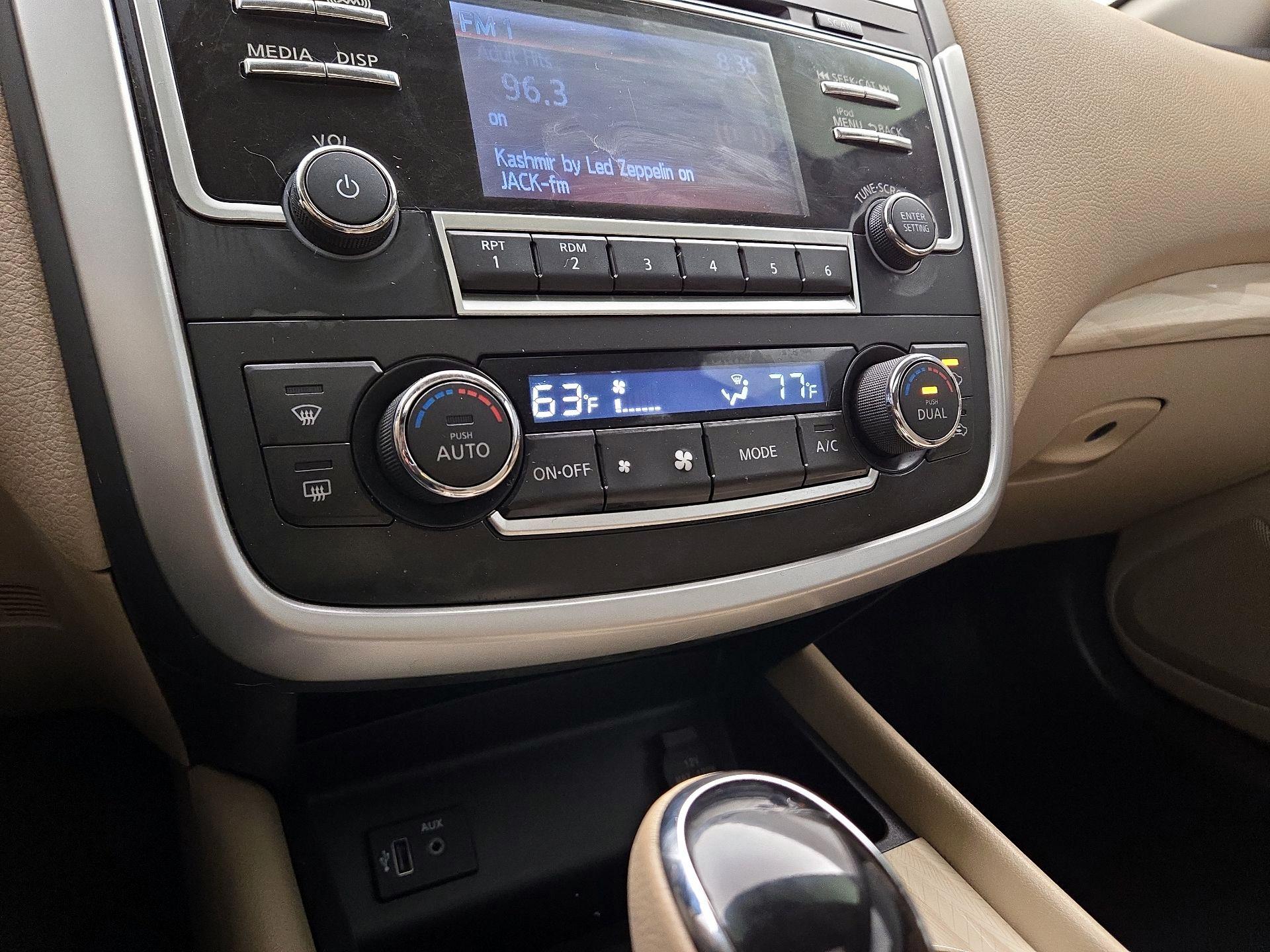 Thumbnail: 2017 Nissan Altima - 16