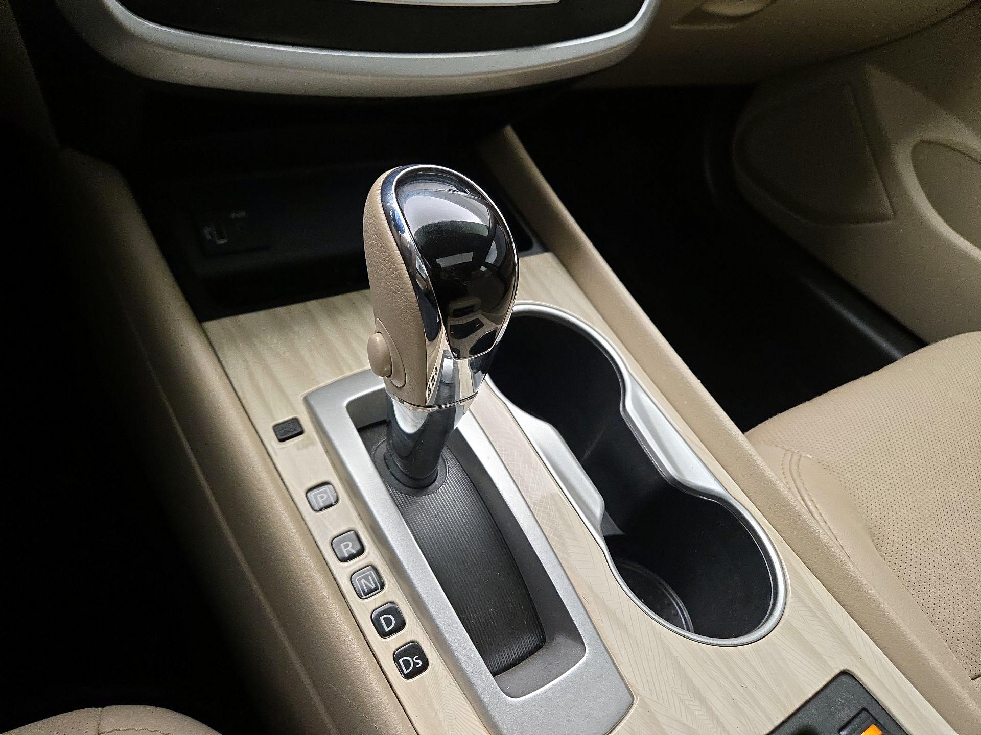 Thumbnail: 2017 Nissan Altima - 17