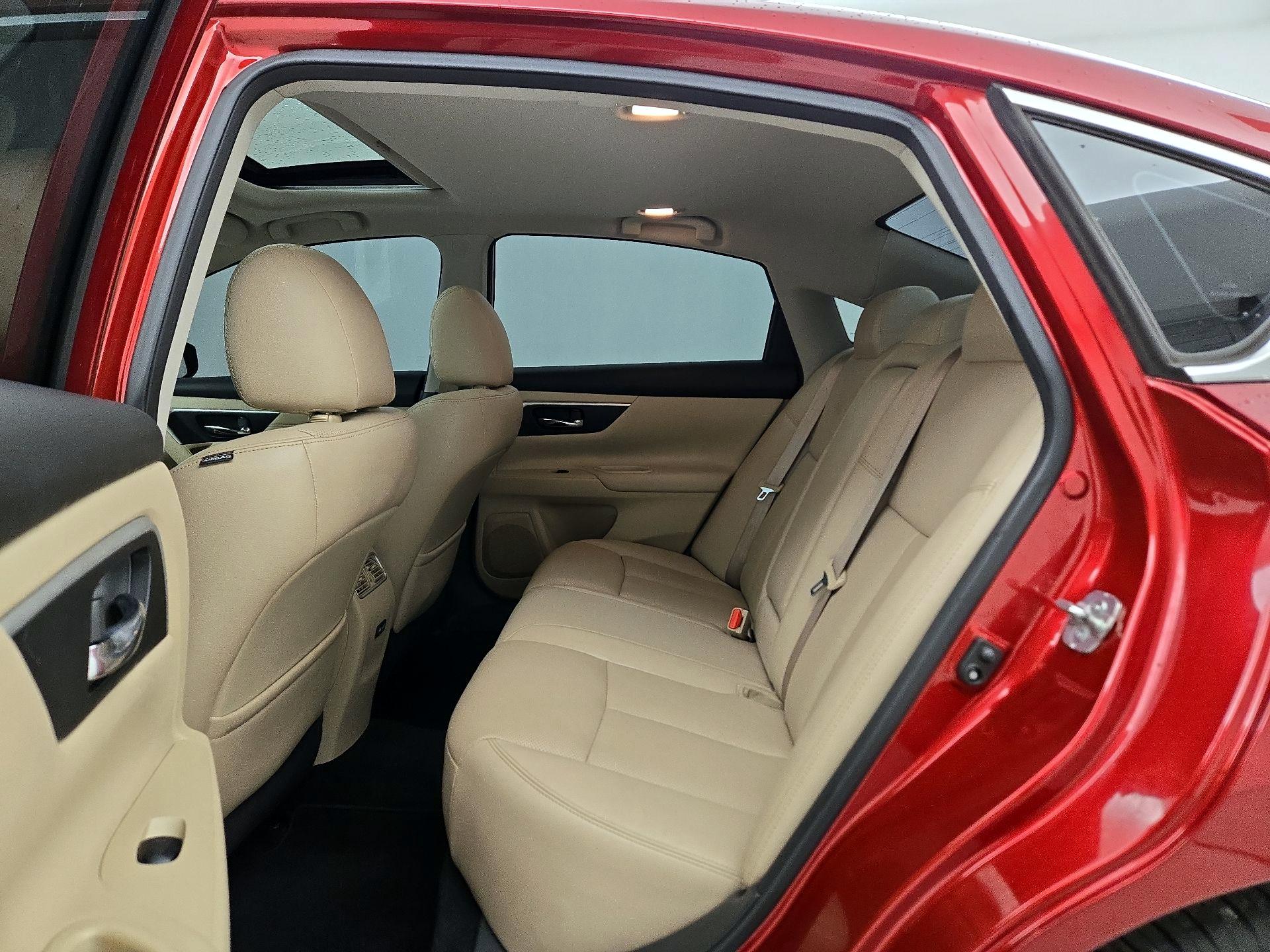 Thumbnail: 2017 Nissan Altima - 20