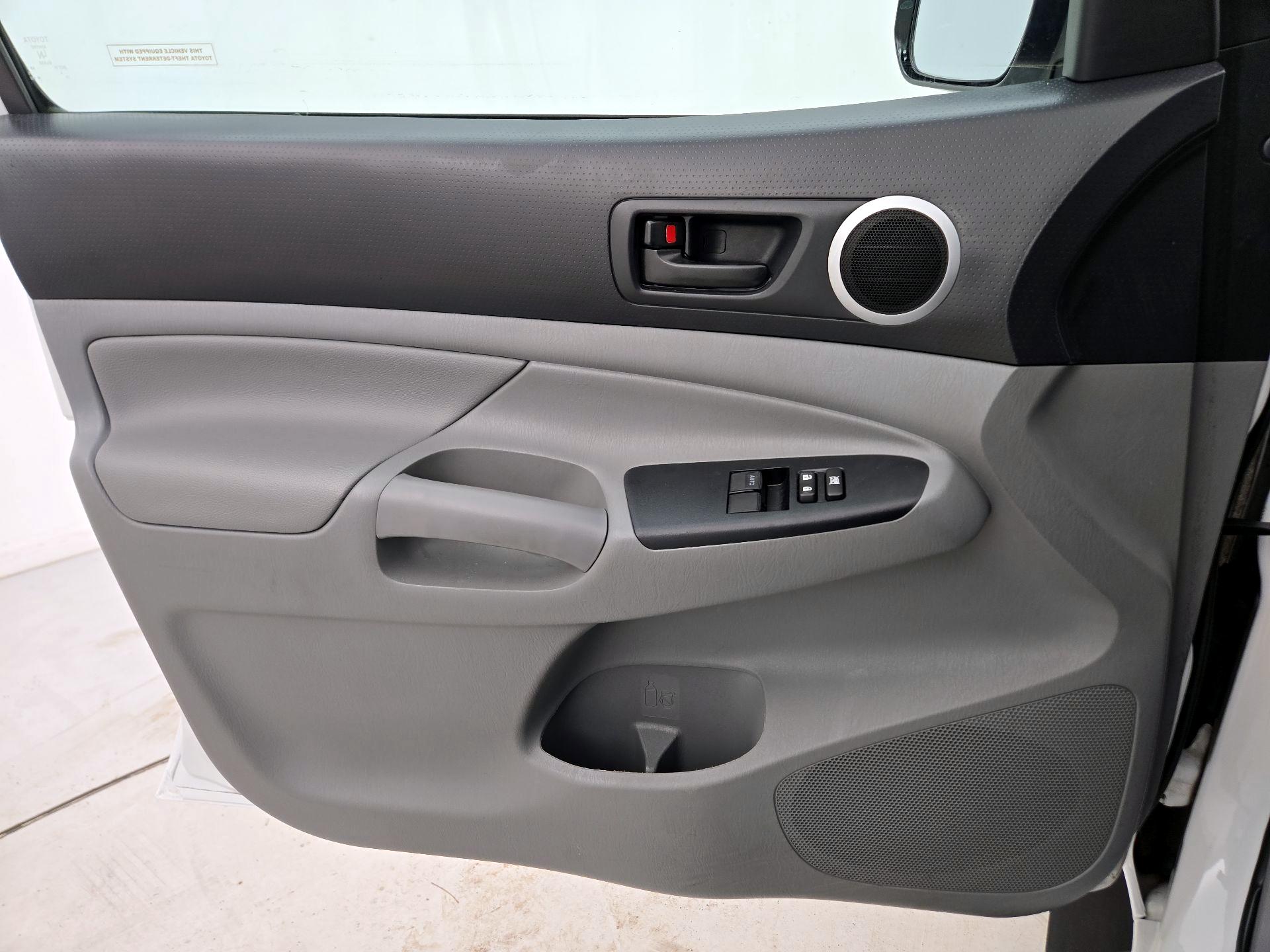 Thumbnail: 2014 Toyota Tacoma - 12