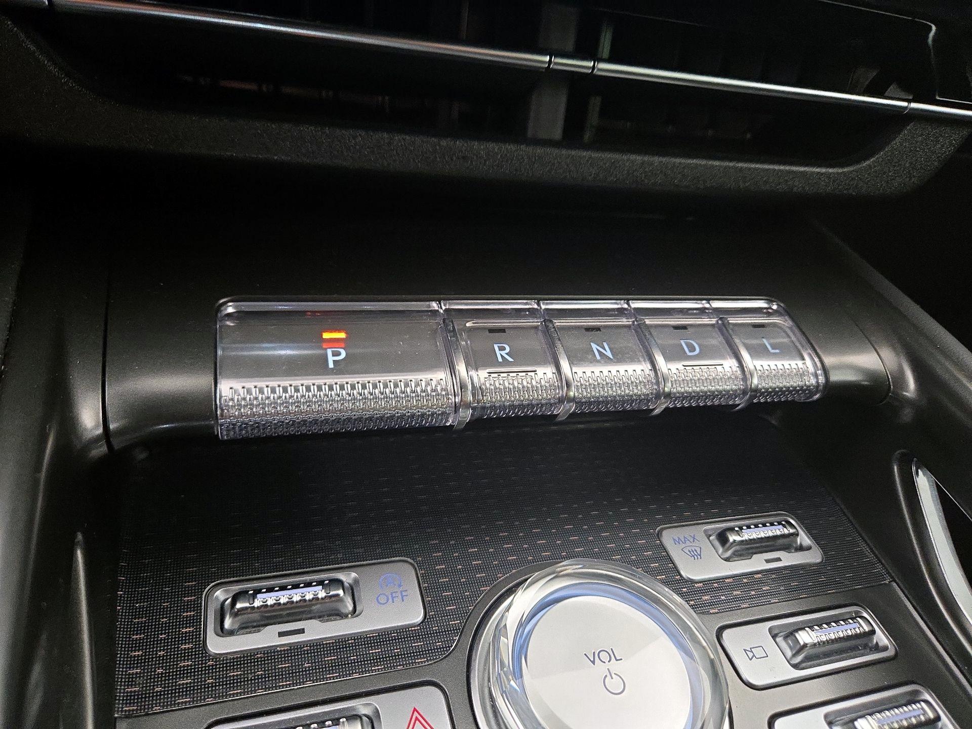 Thumbnail: 2025 Lincoln Nautilus - 18