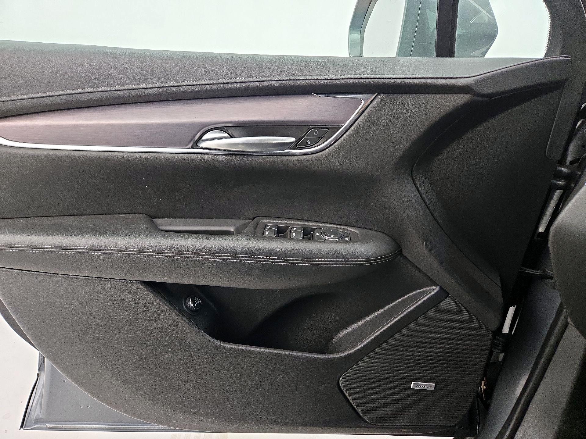 Thumbnail: 2020 Cadillac XT5 - 12