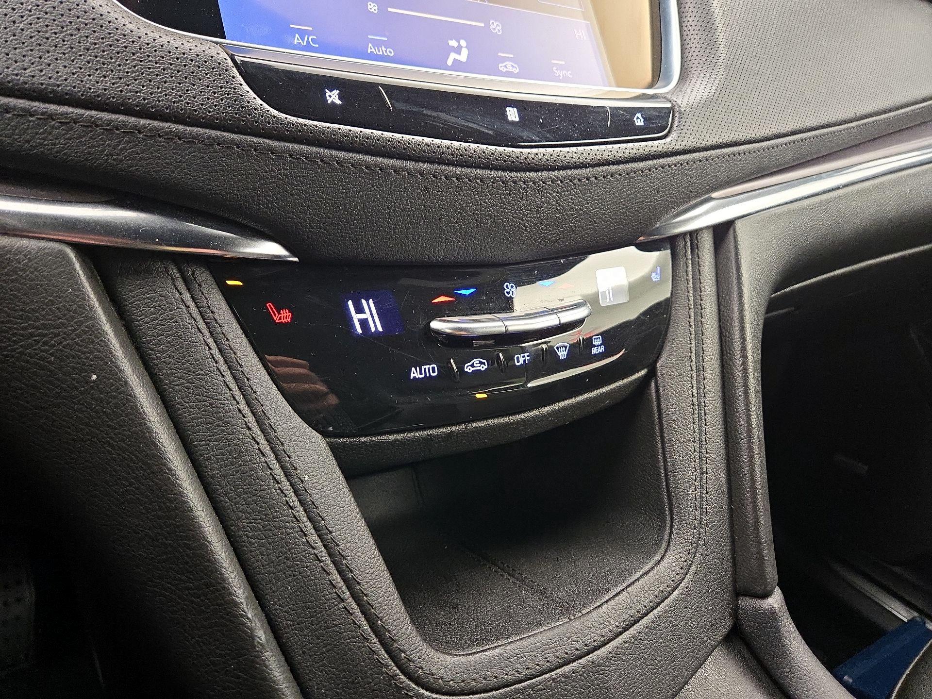 Thumbnail: 2020 Cadillac XT5 - 16