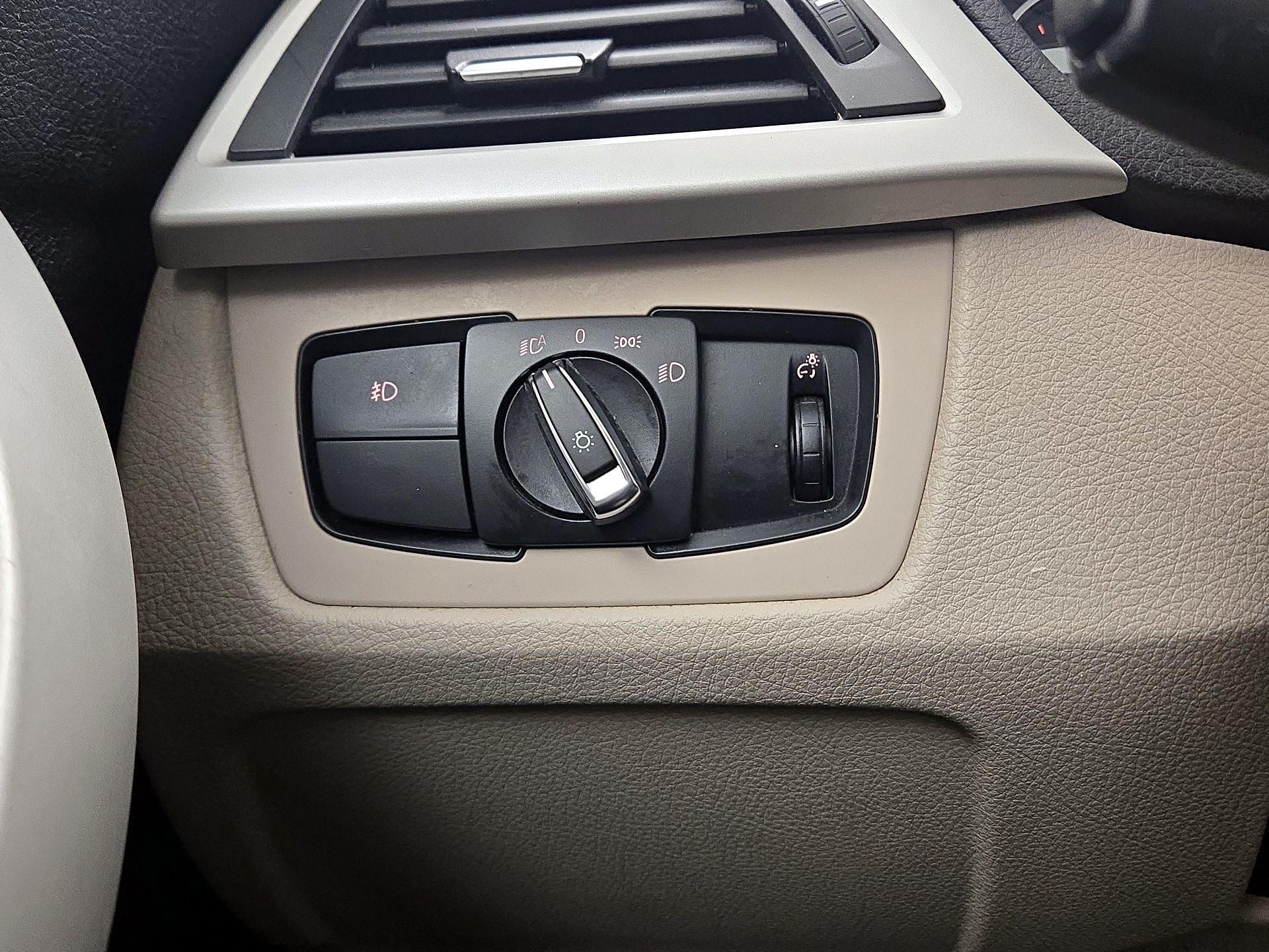 Thumbnail: 2016 BMW 3 Series - 13