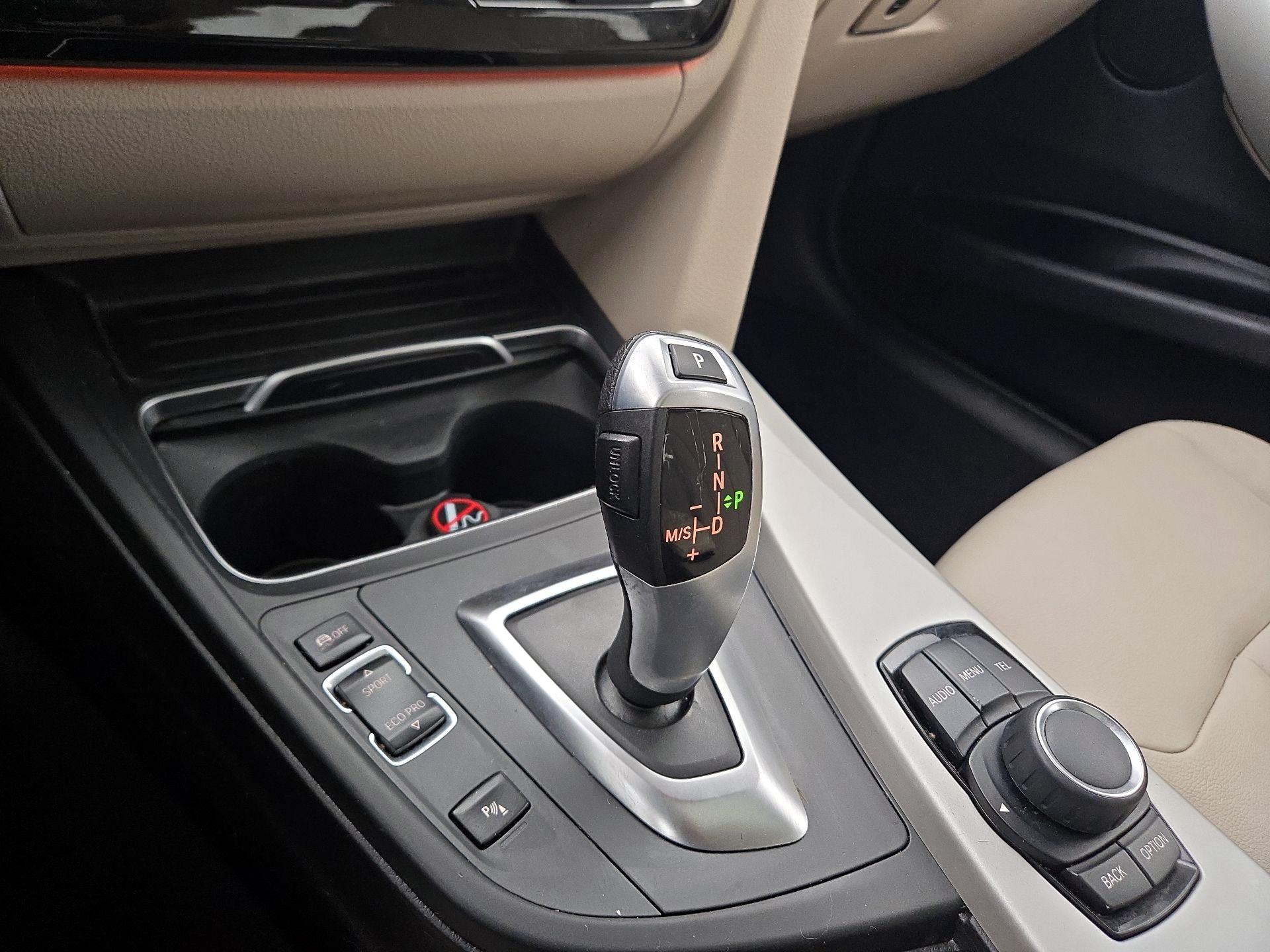 Thumbnail: 2016 BMW 3 Series - 17