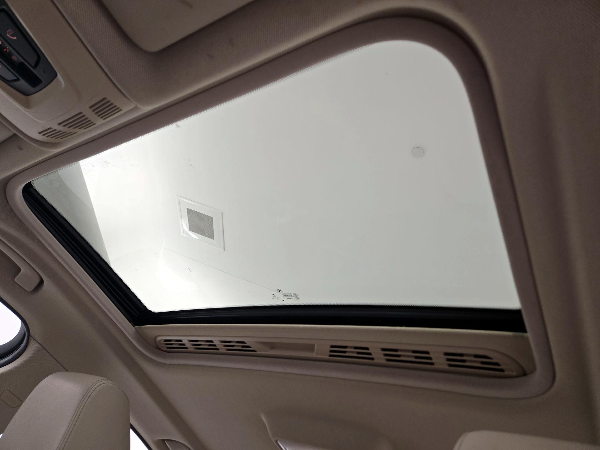 Thumbnail: 2016 BMW 3 Series - 19