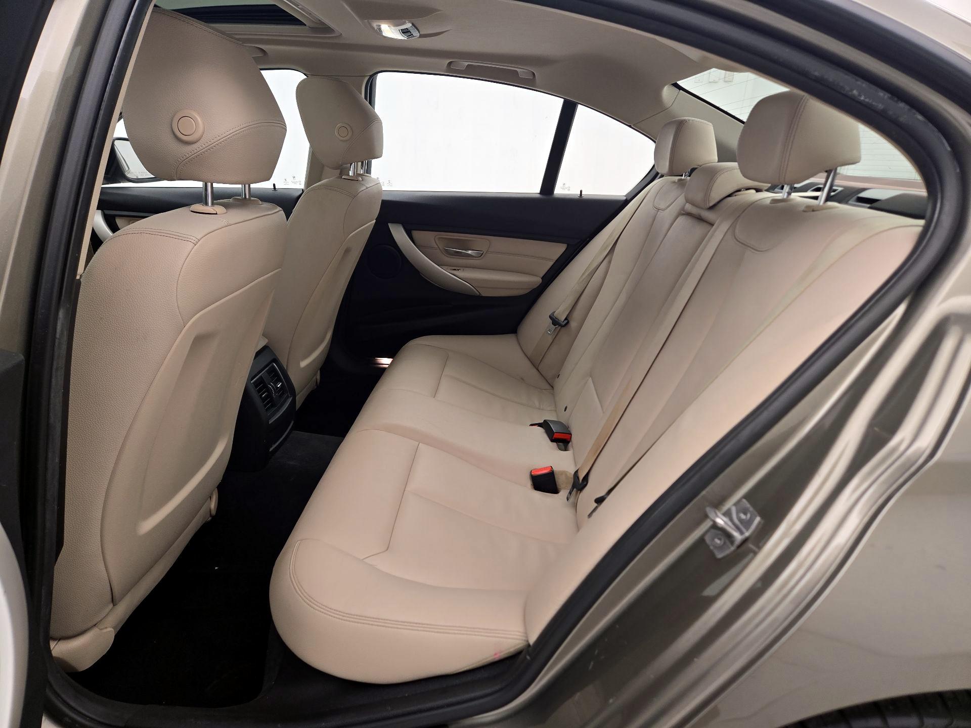 Thumbnail: 2016 BMW 3 Series - 20