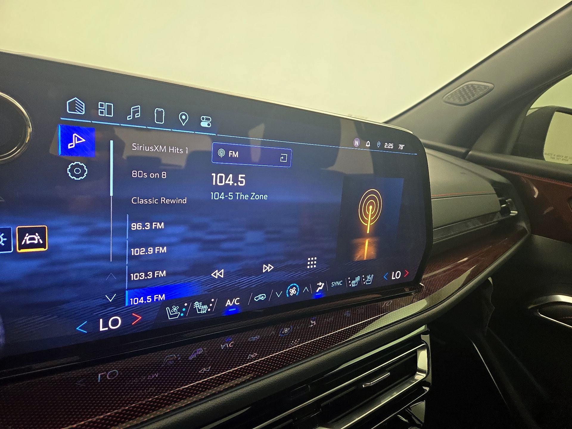 Thumbnail: 2024 Chevrolet Traverse - 16