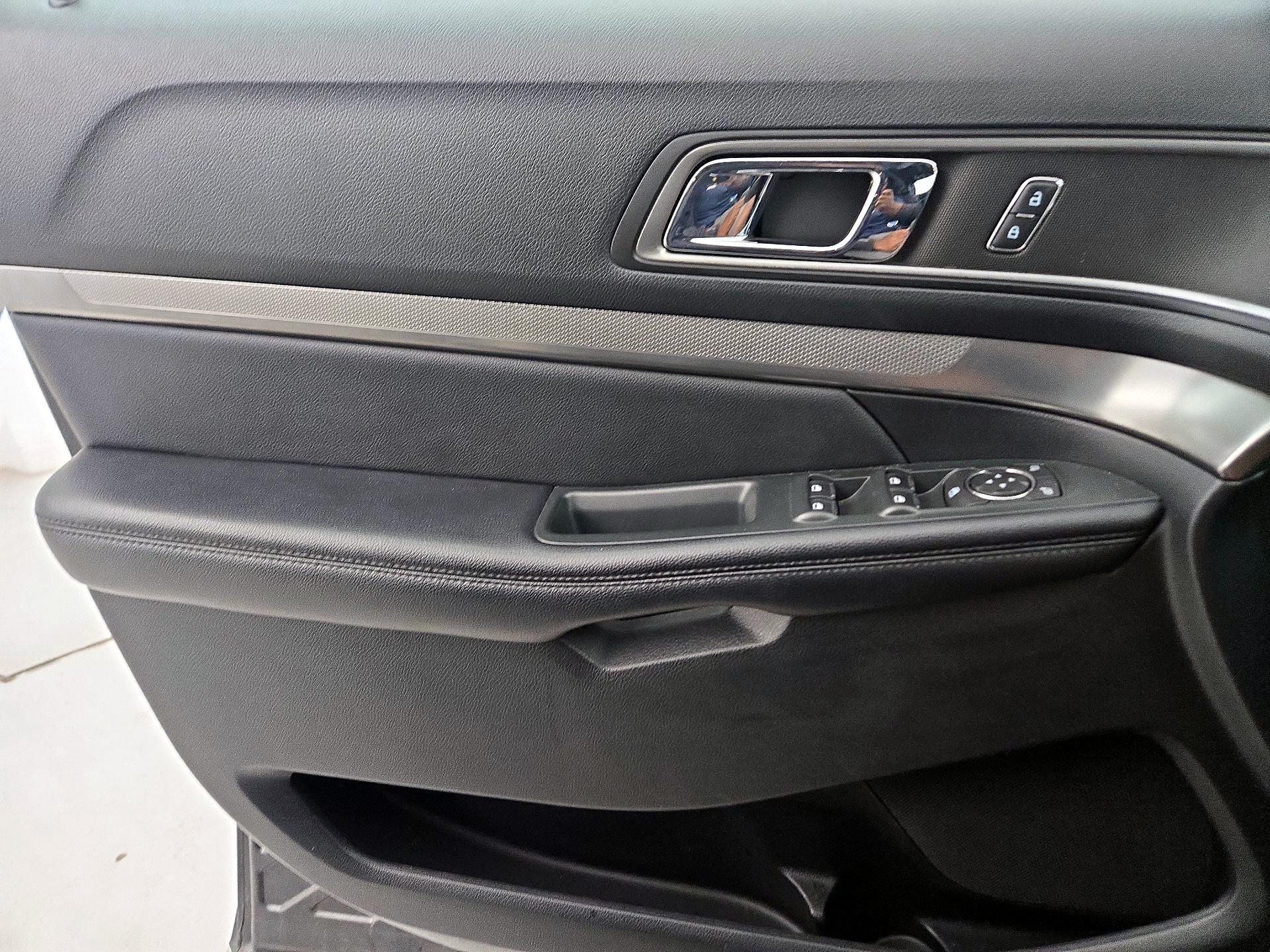 Thumbnail: 2018 Ford Explorer - 12